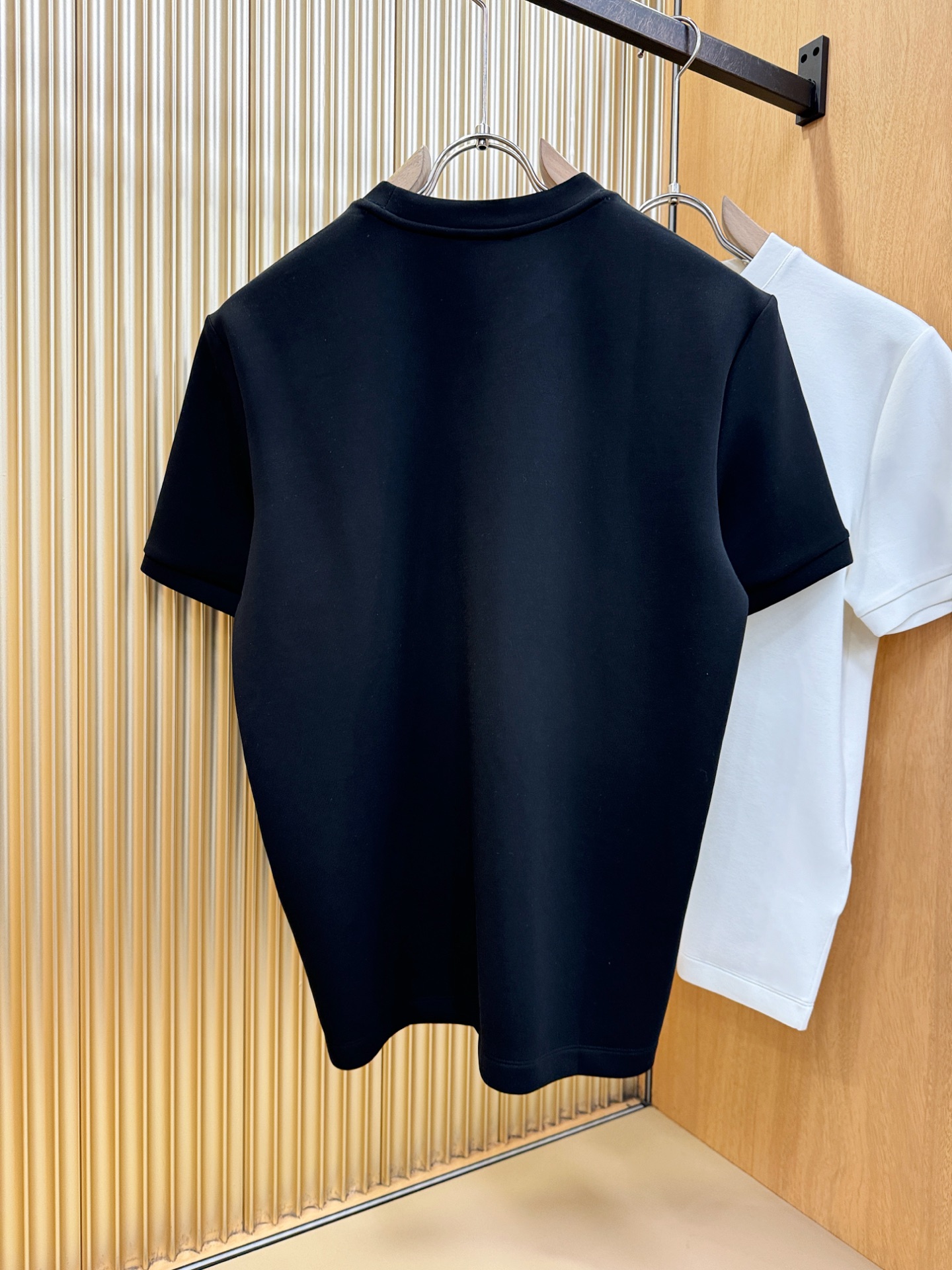 Moncler蒙口 秋冬新品 短袖T恤，经典Logo设计，百搭款 官网同步发售 定制面料，柔软细腻 舒适