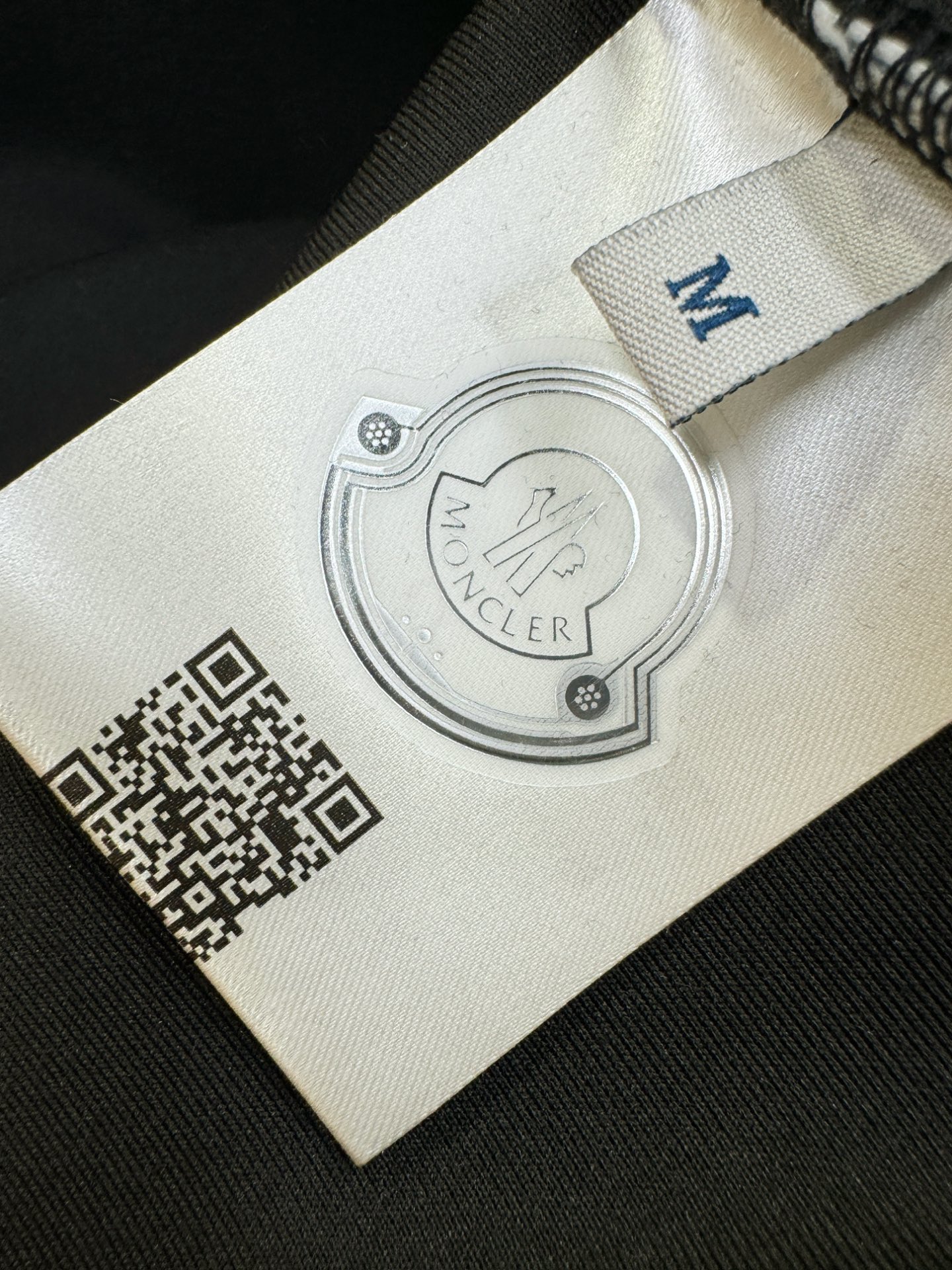 Moncler蒙口 秋冬新品 短袖T恤，经典Logo设计，百搭款 官网同步发售 定制面料，柔软细腻 舒适