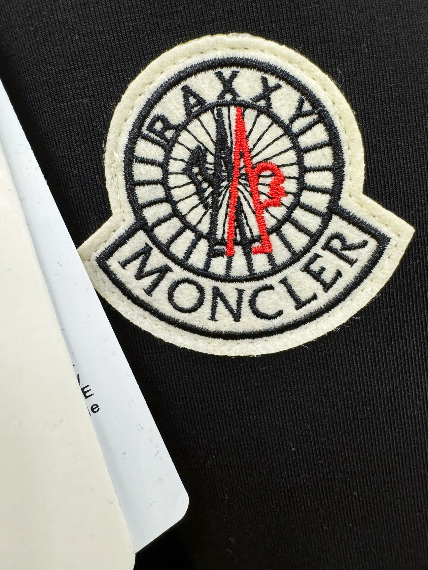 Moncler蒙口 秋冬新品 短袖T恤，经典Logo设计，百搭款 官网同步发售 定制面料，柔软细腻 舒适