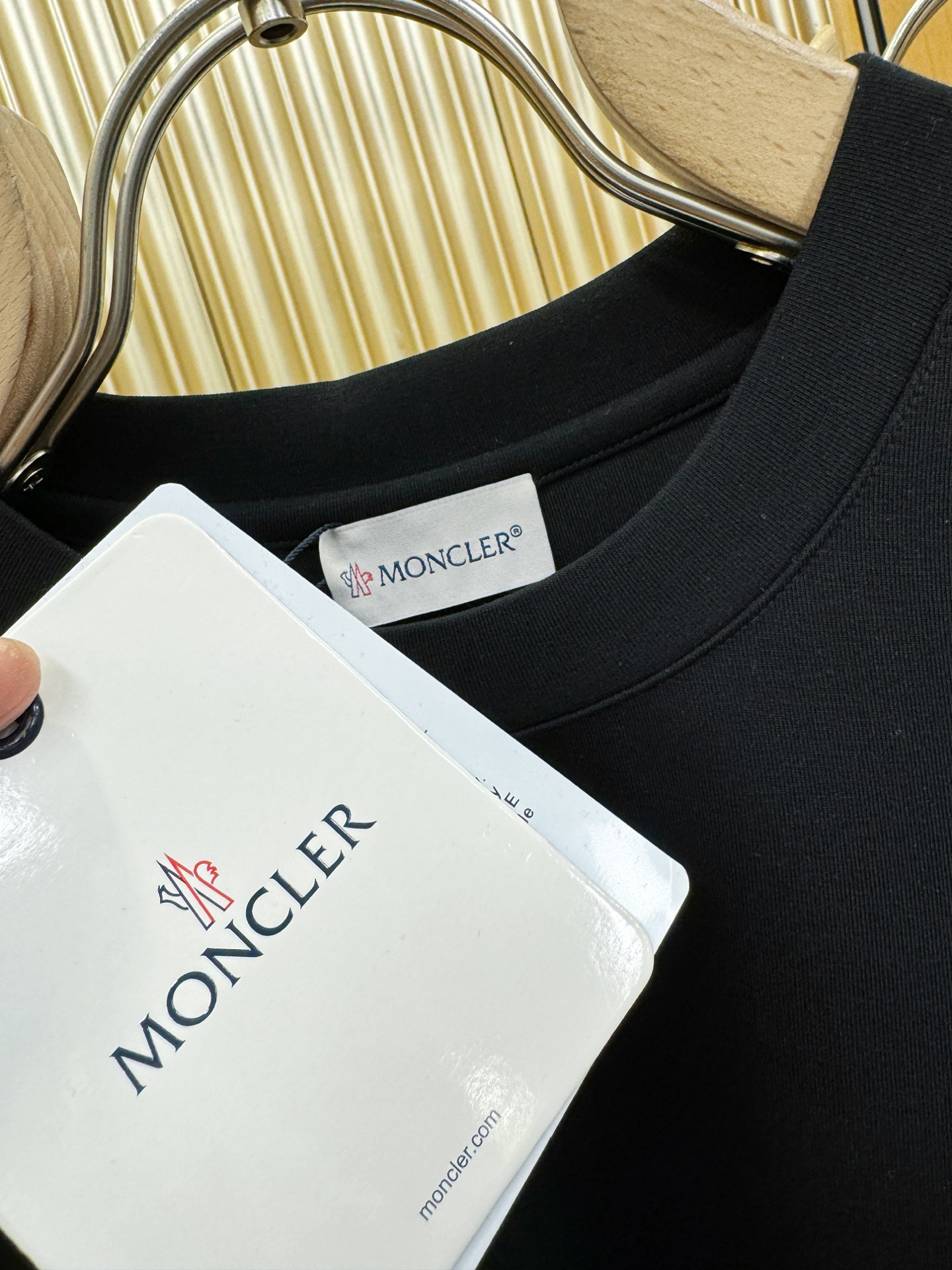 Moncler蒙口 秋冬新品 短袖T恤，经典Logo设计，百搭款 官网同步发售 定制面料，柔软细腻 舒适