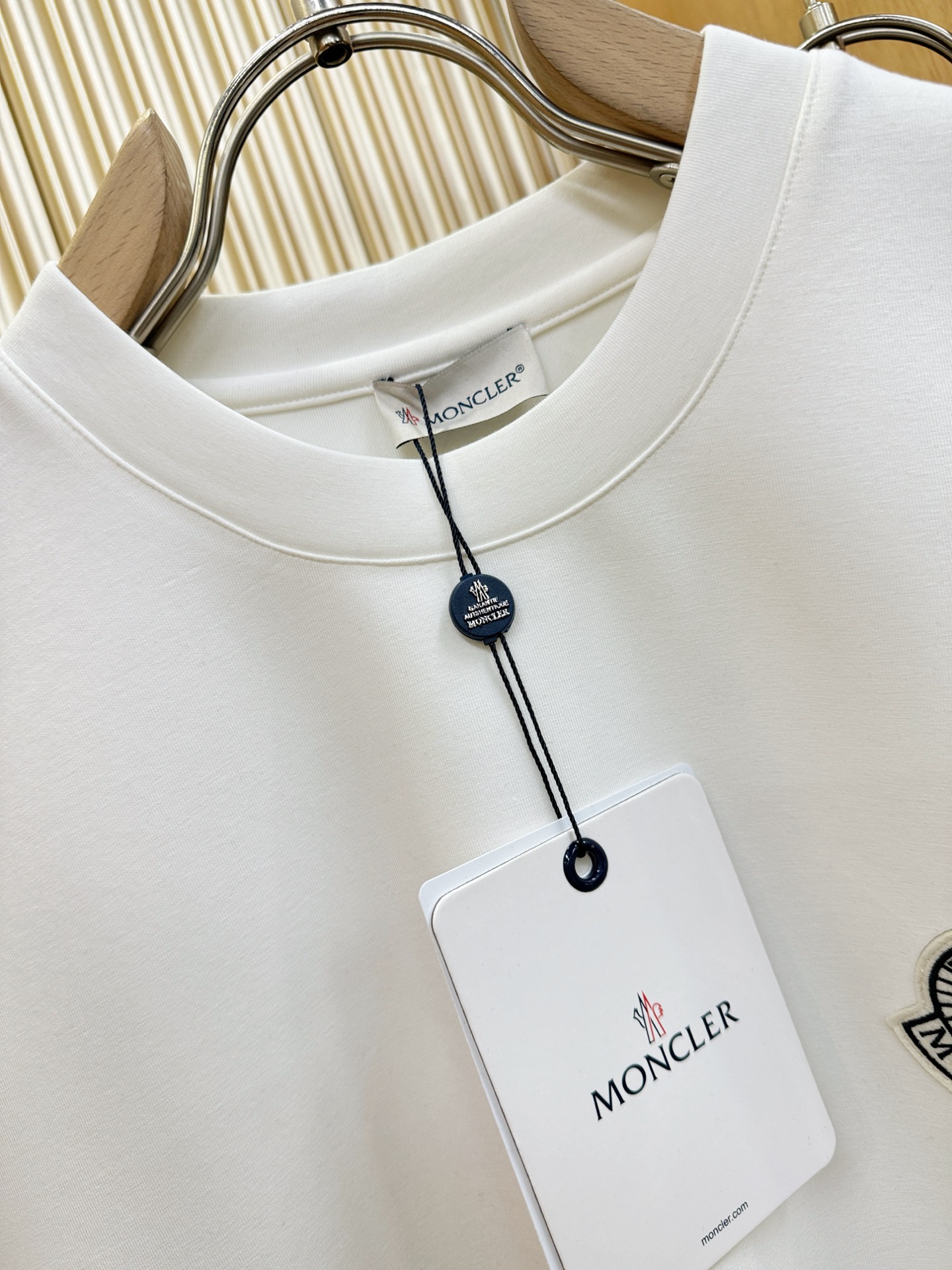 Moncler蒙口 秋冬新品 短袖T恤，经典Logo设计，百搭款 官网同步发售 定制面料，柔软细腻 舒适