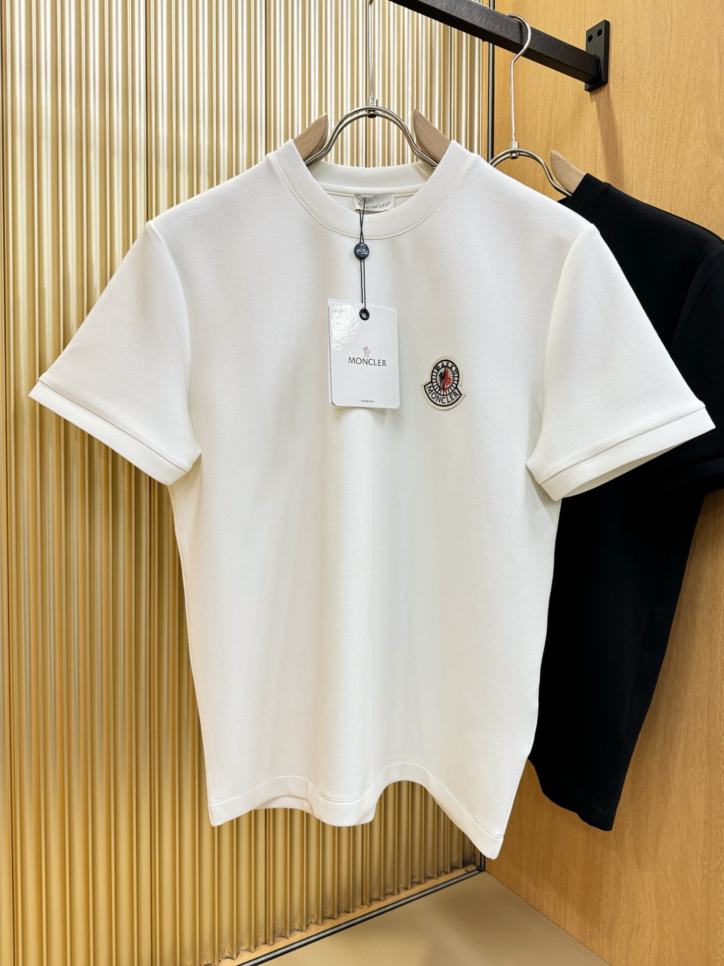 Moncler蒙口 秋冬新品 短袖T恤，经典Logo设计，百搭款 官网同步发售 定制面料，柔软细腻 舒适