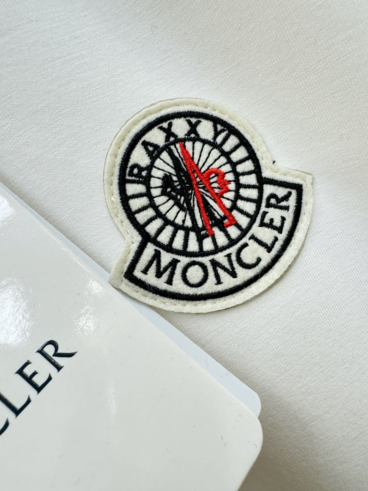 Moncler蒙口 秋冬新品 短袖T恤，经典Logo设计，百搭款 官网同步发售 定制面料，柔软细腻 舒适