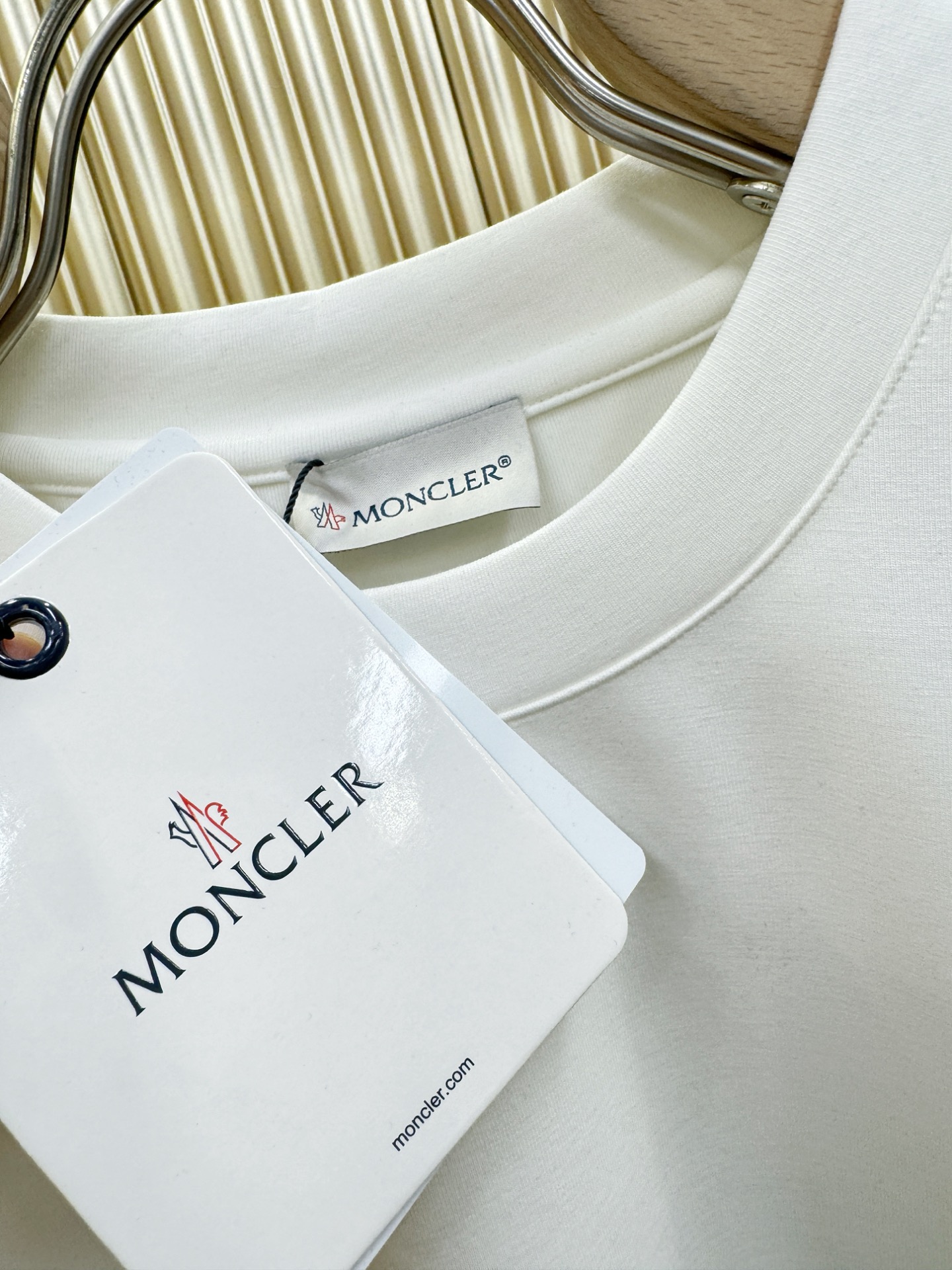 Moncler蒙口 秋冬新品 短袖T恤，经典Logo设计，百搭款 官网同步发售 定制面料，柔软细腻 舒适