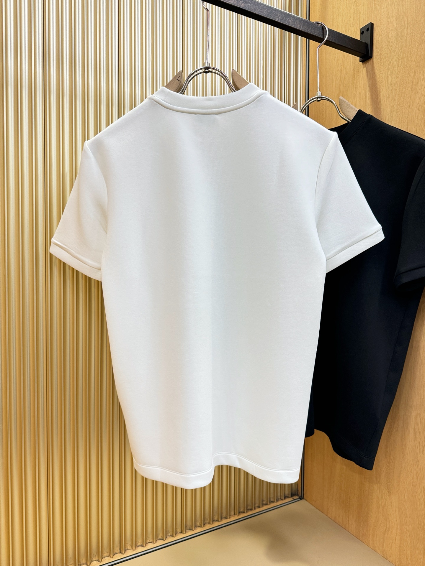 Moncler蒙口 秋冬新品 短袖T恤，经典Logo设计，百搭款 官网同步发售 定制面料，柔软细腻 舒适