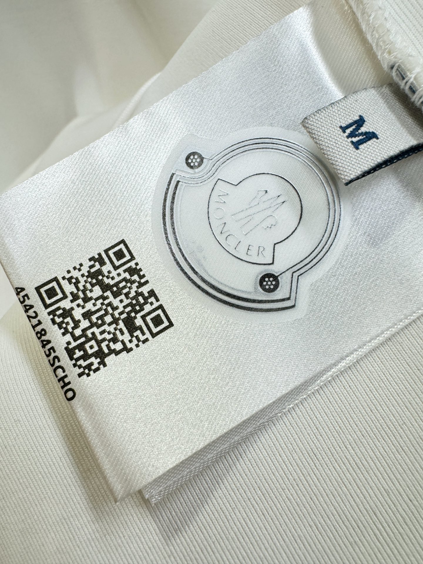 Moncler蒙口 秋冬新品 短袖T恤，经典Logo设计，百搭款 官网同步发售 定制面料，柔软细腻 舒适