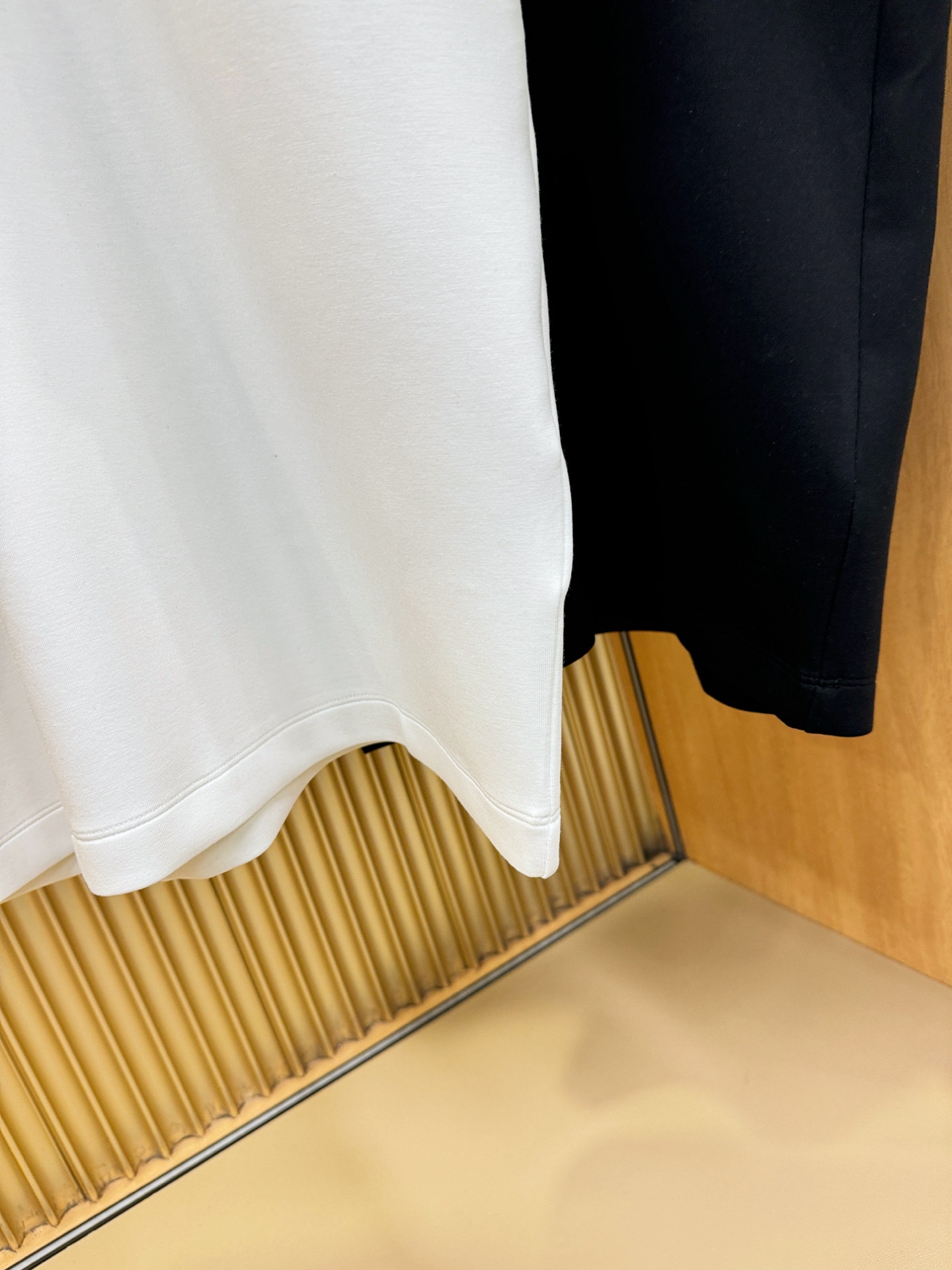 Moncler蒙口 秋冬新品 短袖T恤，经典Logo设计，百搭款 官网同步发售 定制面料，柔软细腻 舒适