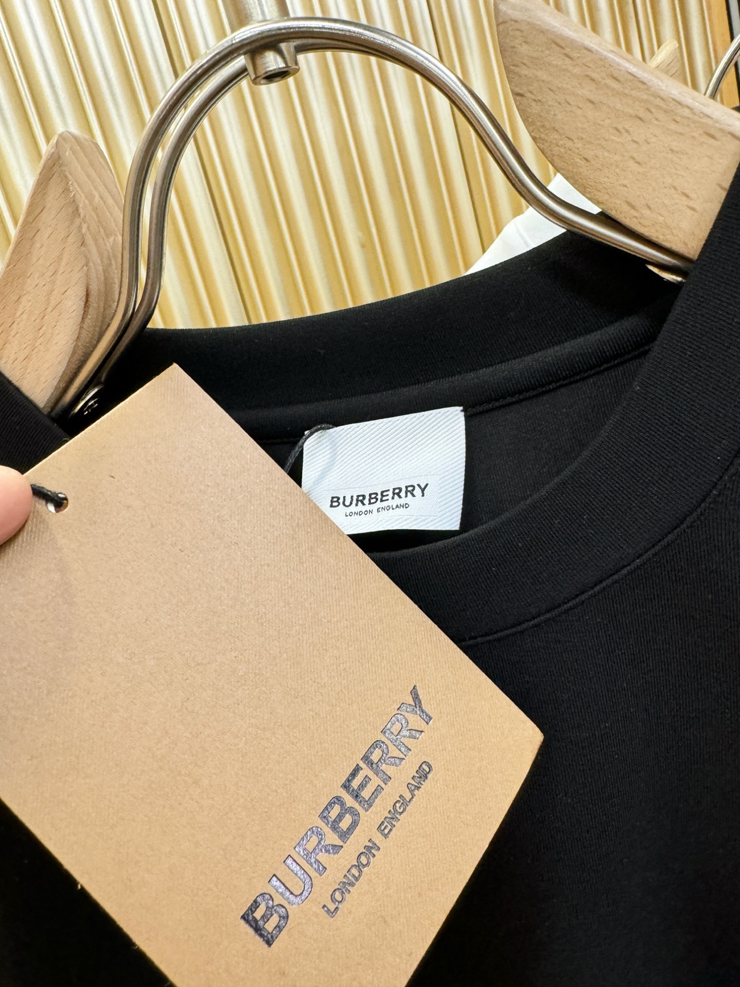 BURBERRY巴宝莉 秋冬新品 短袖T恤，经典Logo设计，百搭款 官网同步发售 定制面料，柔软细腻 