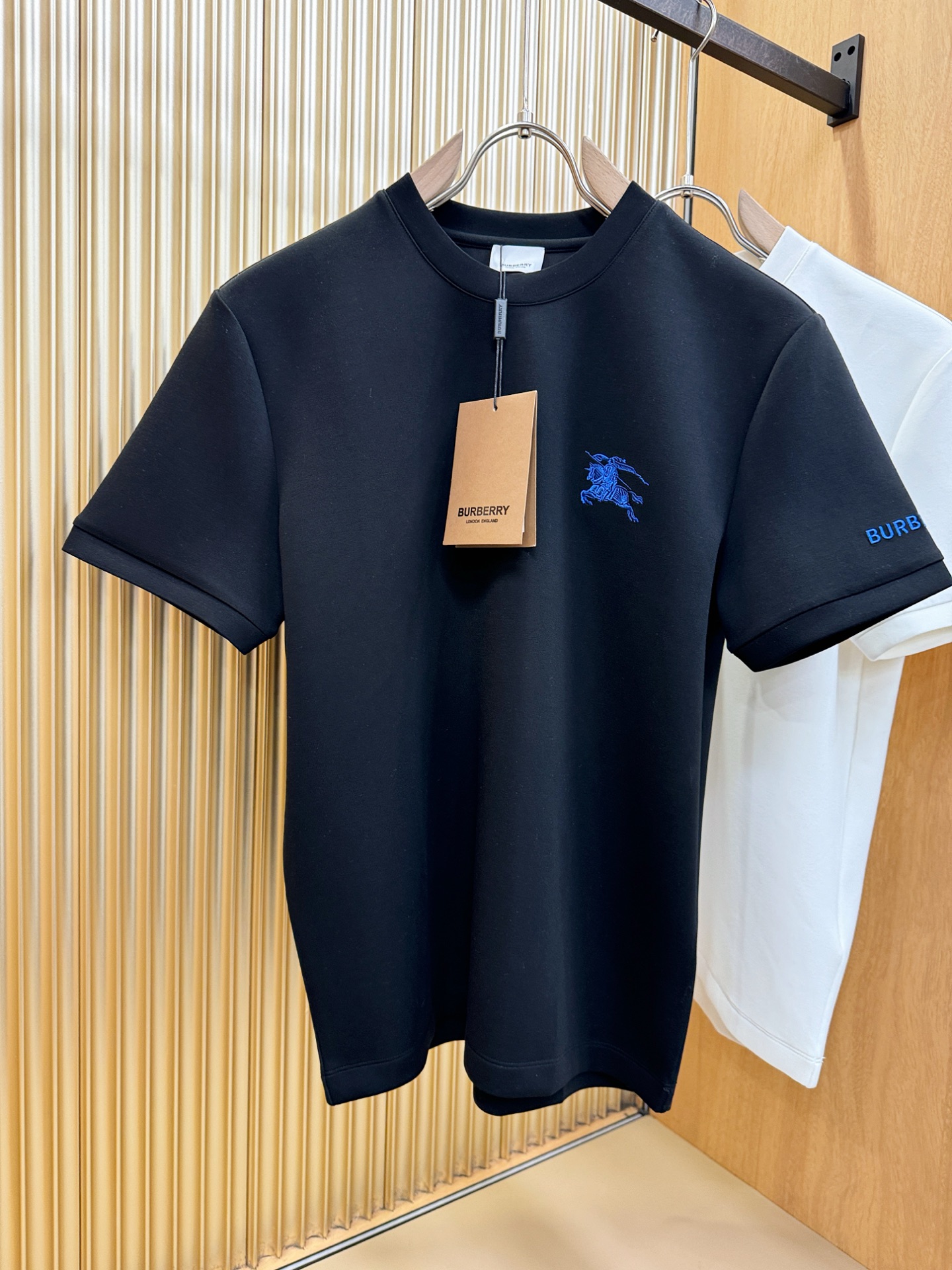 BURBERRY巴宝莉 秋冬新品 短袖T恤，经典Logo设计，百搭款 官网同步发售 定制面料，柔软细腻 