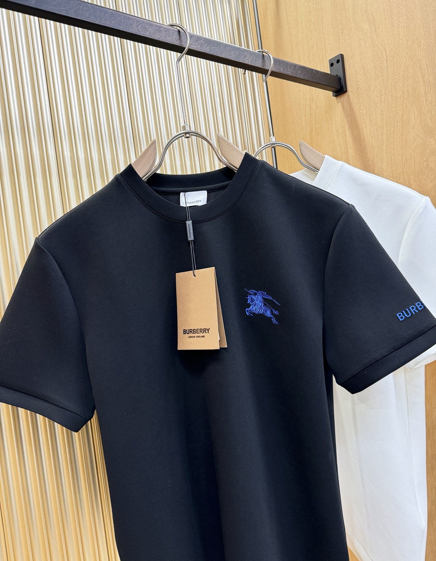 BURBERRY巴宝莉 秋冬新品 短袖T恤，经典Logo设计，百搭款 官网同步发售 定制面料，柔软细腻 