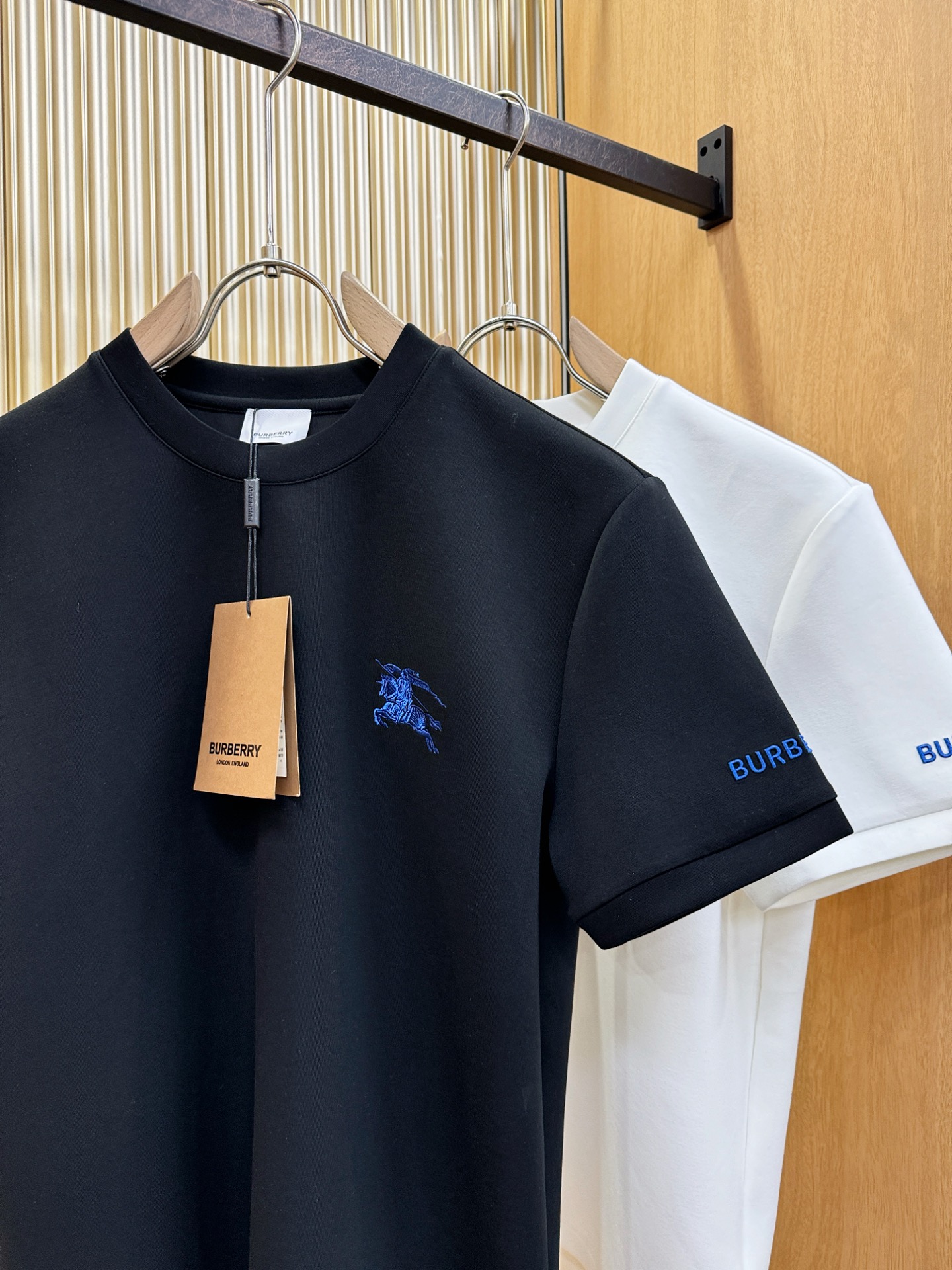 BURBERRY巴宝莉 秋冬新品 短袖T恤，经典Logo设计，百搭款 官网同步发售 定制面料，柔软细腻 