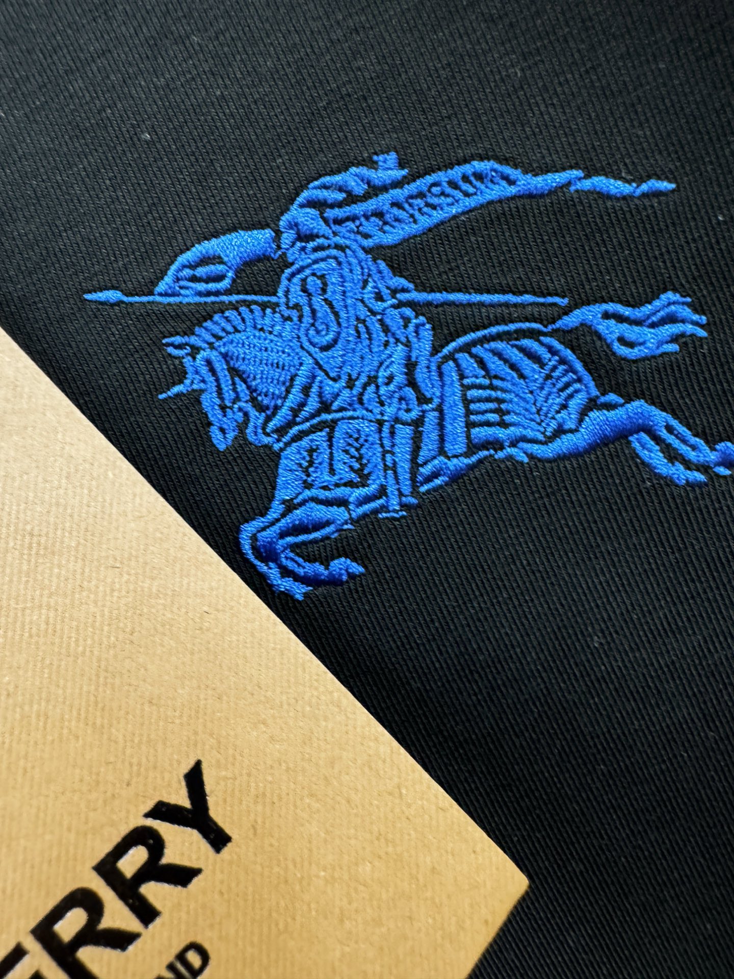 BURBERRY巴宝莉 秋冬新品 短袖T恤，经典Logo设计，百搭款 官网同步发售 定制面料，柔软细腻 