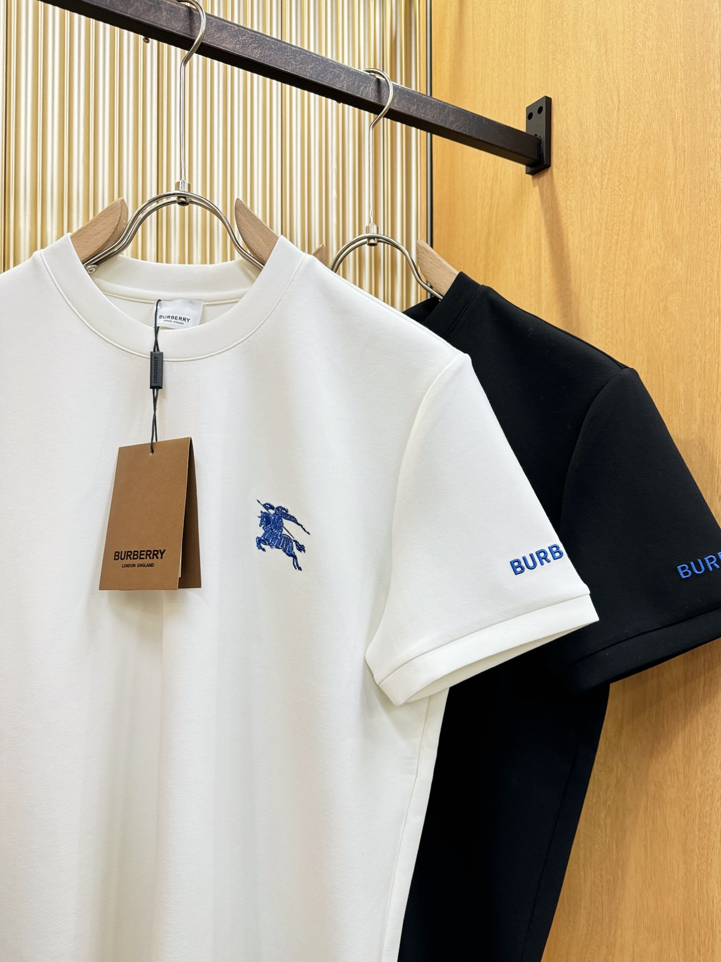 BURBERRY巴宝莉 秋冬新品 短袖T恤，经典Logo设计，百搭款 官网同步发售 定制面料，柔软细腻 