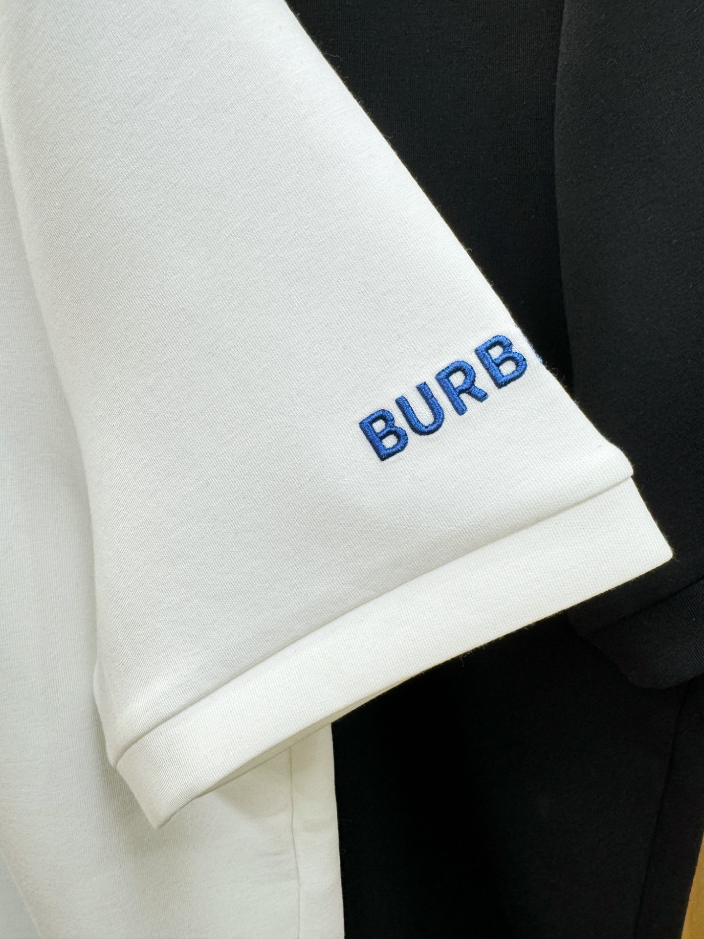 BURBERRY巴宝莉 秋冬新品 短袖T恤，经典Logo设计，百搭款 官网同步发售 定制面料，柔软细腻 