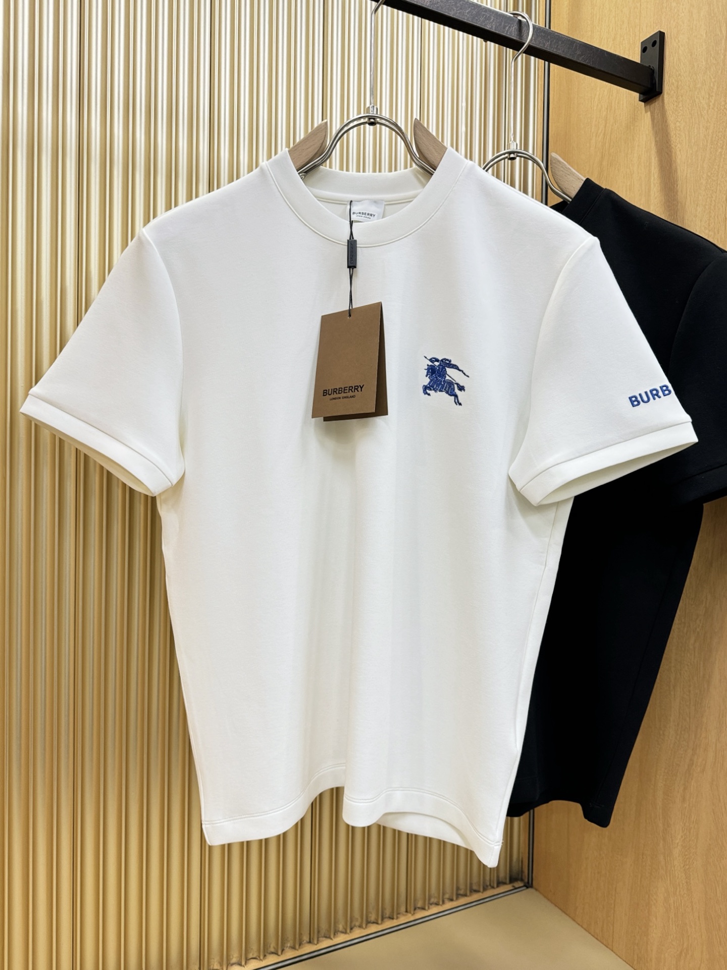 BURBERRY巴宝莉 秋冬新品 短袖T恤，经典Logo设计，百搭款 官网同步发售 定制面料，柔软细腻 