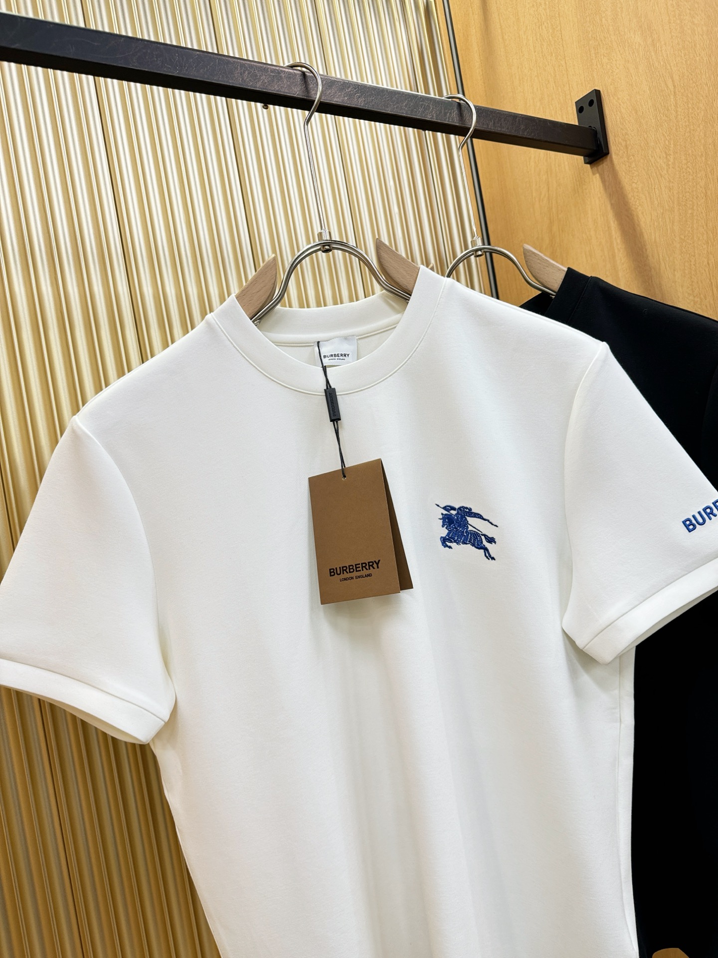 BURBERRY巴宝莉 秋冬新品 短袖T恤，经典Logo设计，百搭款 官网同步发售 定制面料，柔软细腻 