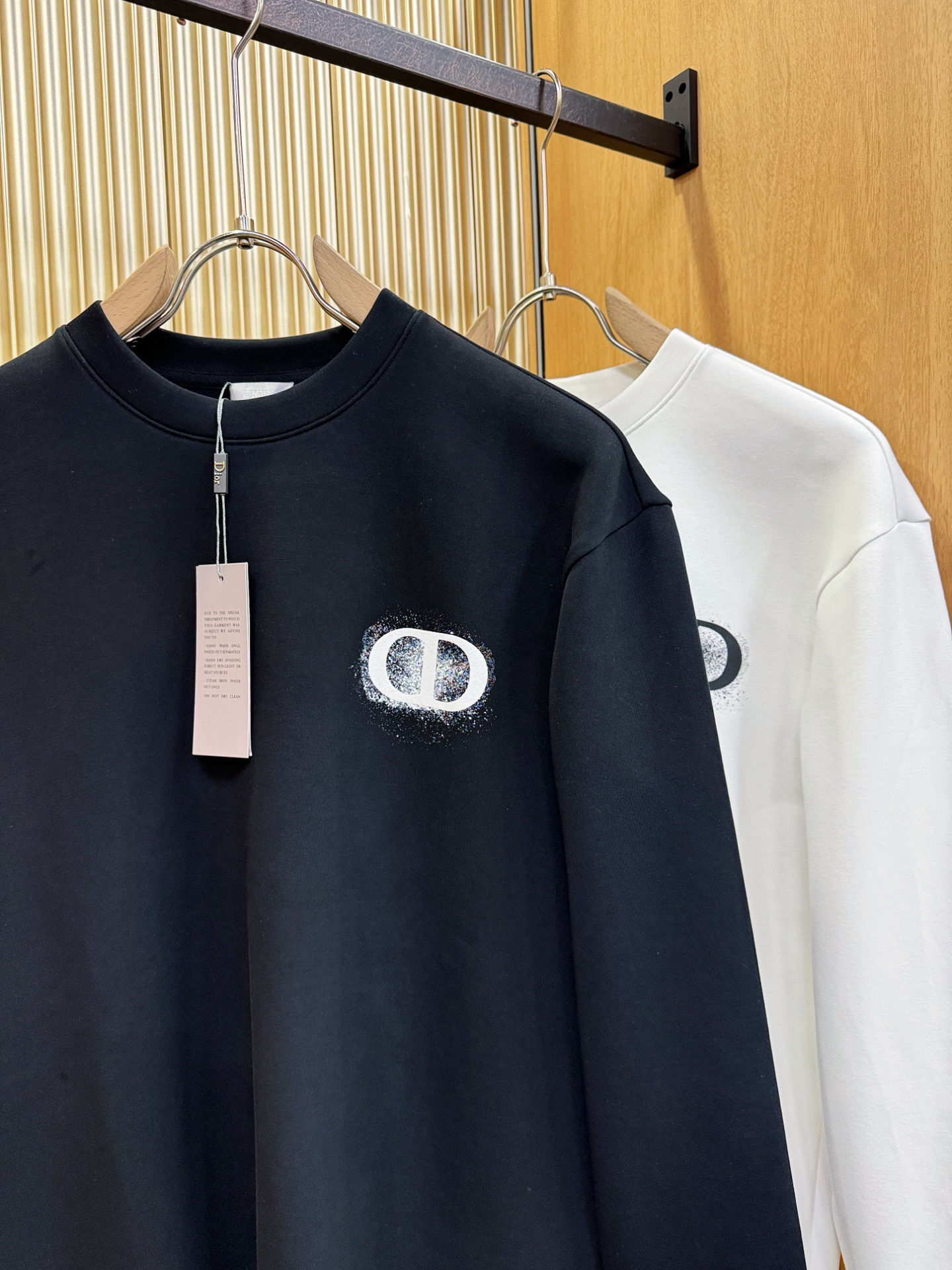 Dior迪奥 秋季新品 长袖卫衣，经典Logo设计，百搭款 官网同步发售 定制面料，柔软细腻，亲肤感极高