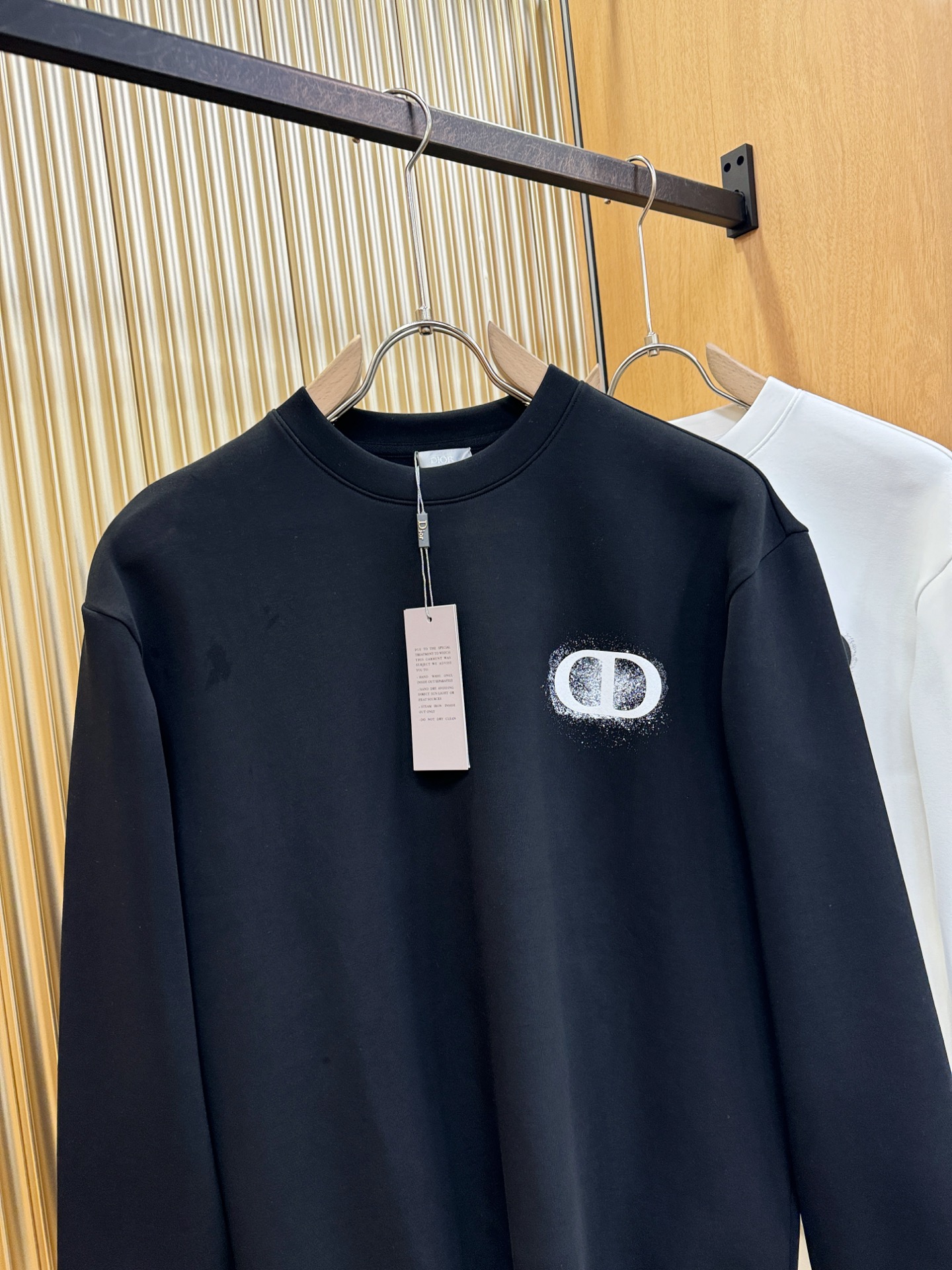 Dior迪奥 秋季新品 长袖卫衣，经典Logo设计，百搭款 官网同步发售 定制面料，柔软细腻，亲肤感极高