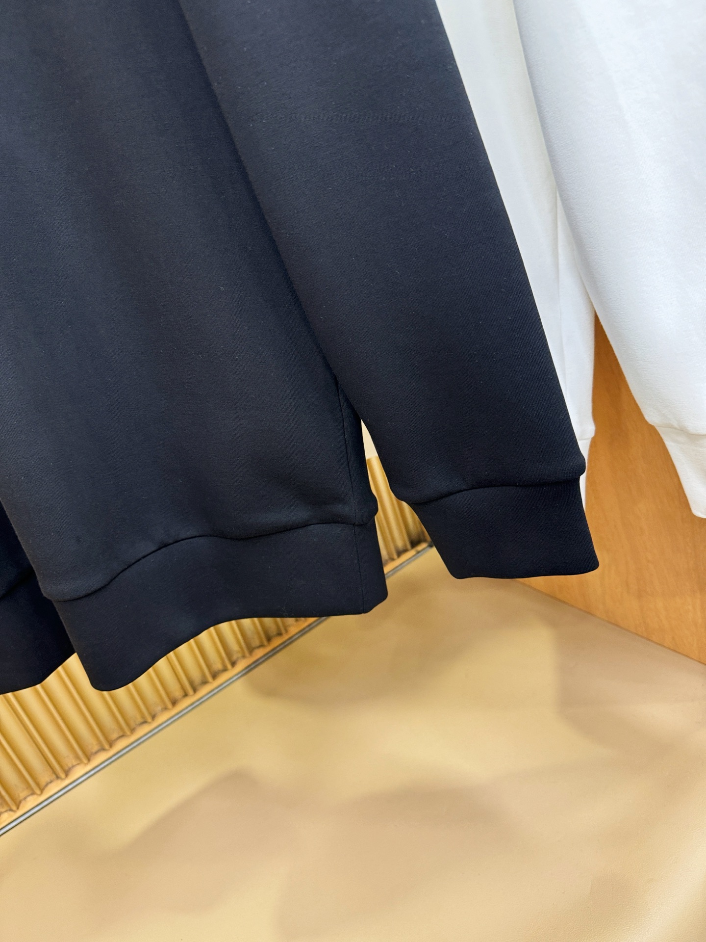 Dior迪奥 秋季新品 长袖卫衣，经典Logo设计，百搭款 官网同步发售 定制面料，柔软细腻，亲肤感极高