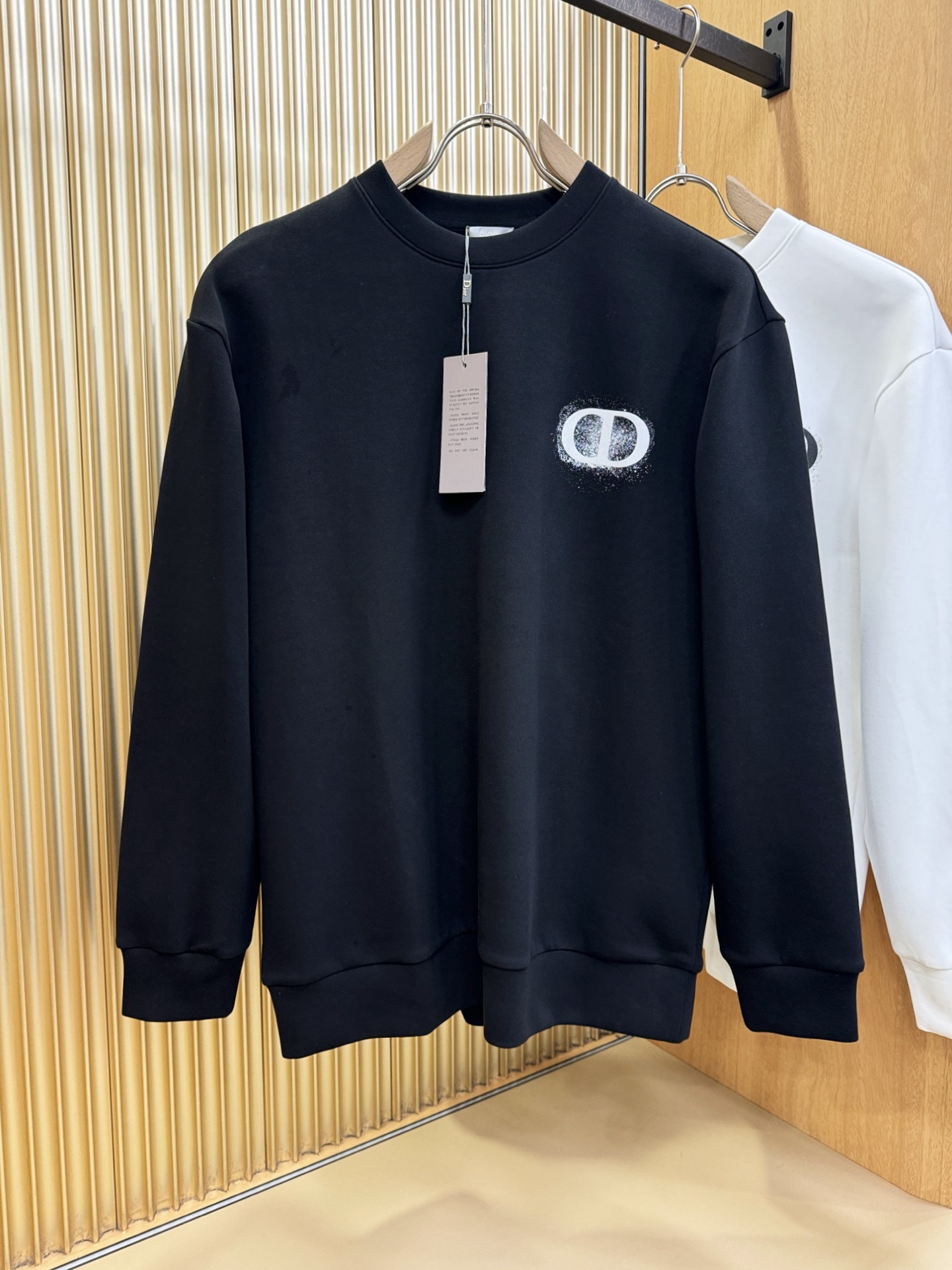 Dior迪奥 秋季新品 长袖卫衣，经典Logo设计，百搭款 官网同步发售 定制面料，柔软细腻，亲肤感极高