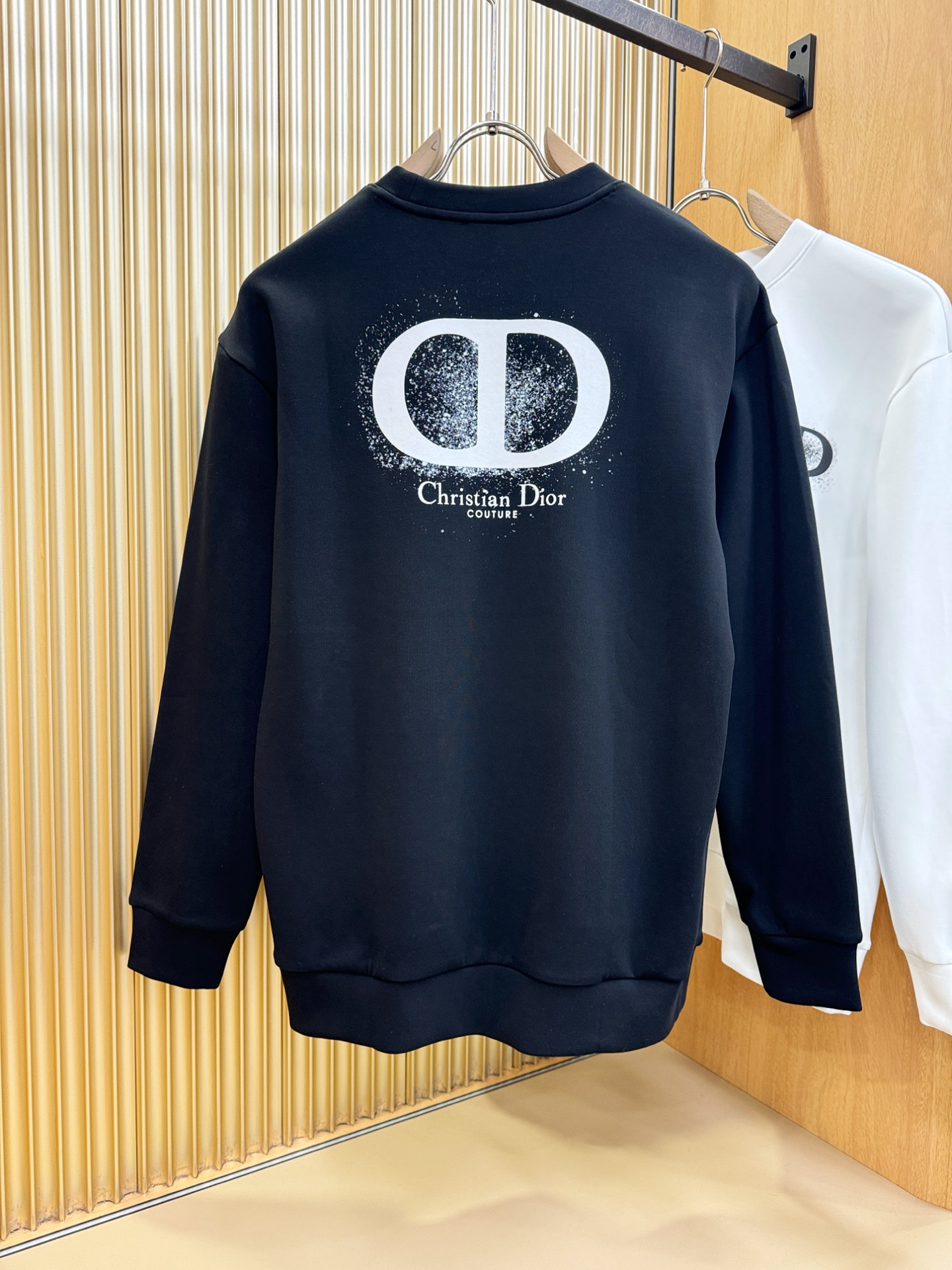 Dior迪奥 秋季新品 长袖卫衣，经典Logo设计，百搭款 官网同步发售 定制面料，柔软细腻，亲肤感极高