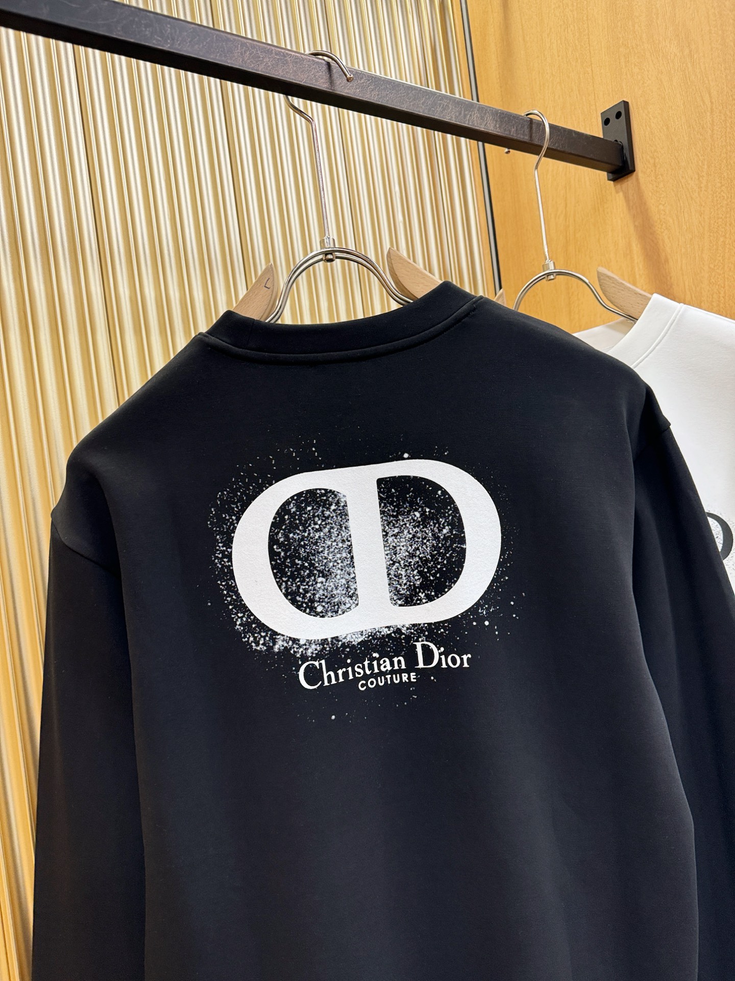 Dior迪奥 秋季新品 长袖卫衣，经典Logo设计，百搭款 官网同步发售 定制面料，柔软细腻，亲肤感极高