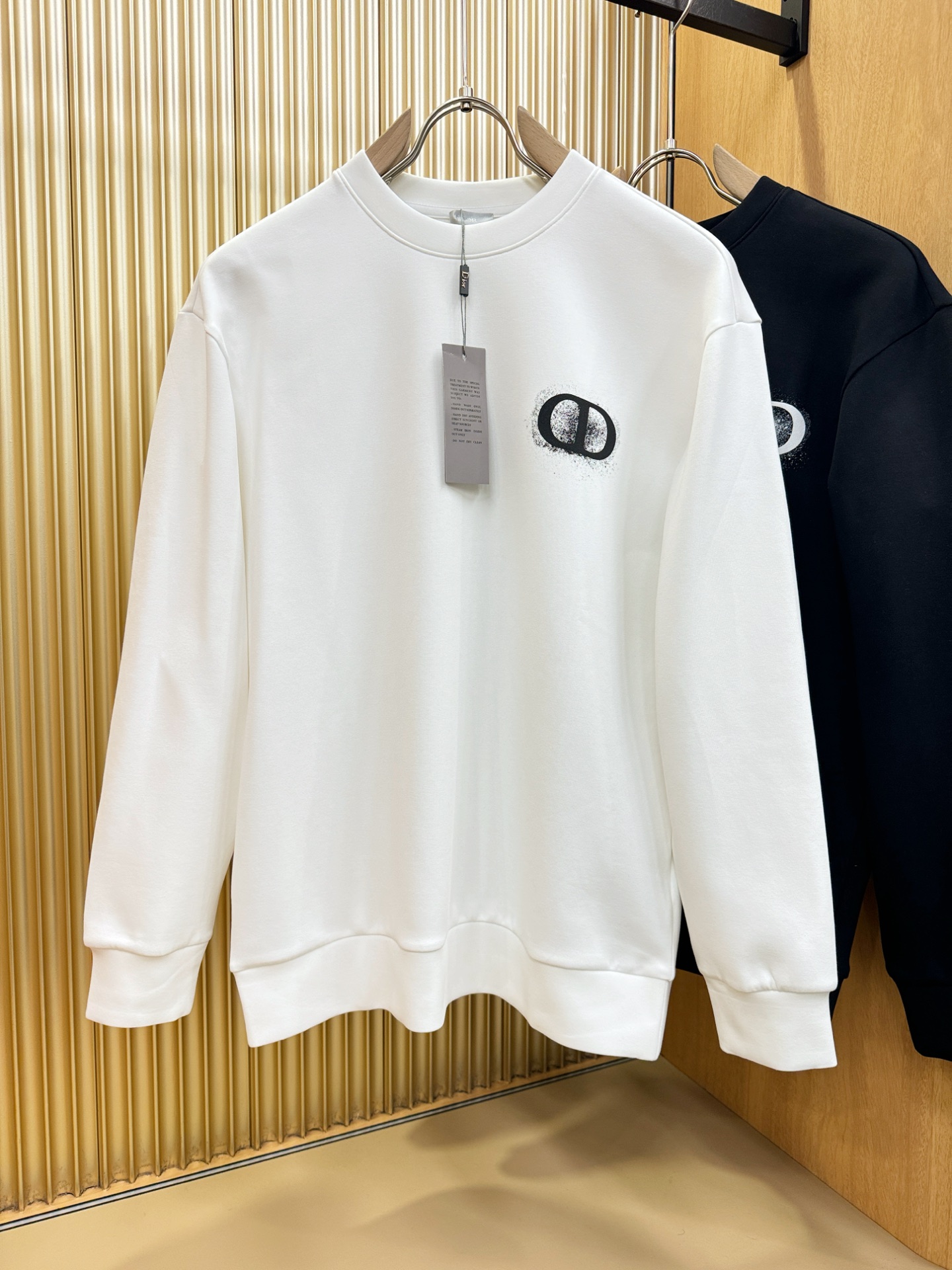 Dior迪奥 秋季新品 长袖卫衣，经典Logo设计，百搭款 官网同步发售 定制面料，柔软细腻，亲肤感极高