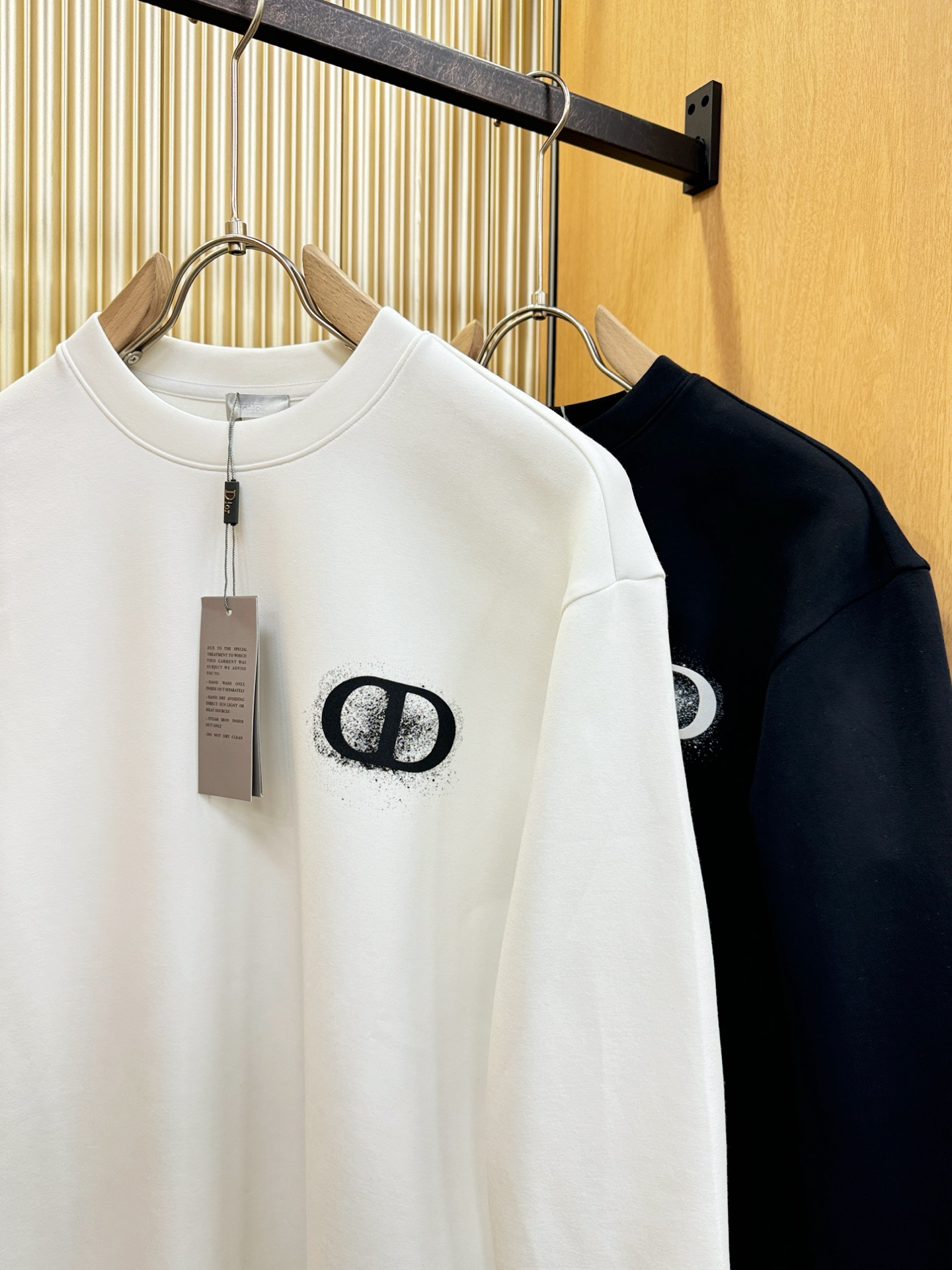 Dior迪奥 秋季新品 长袖卫衣，经典Logo设计，百搭款 官网同步发售 定制面料，柔软细腻，亲肤感极高