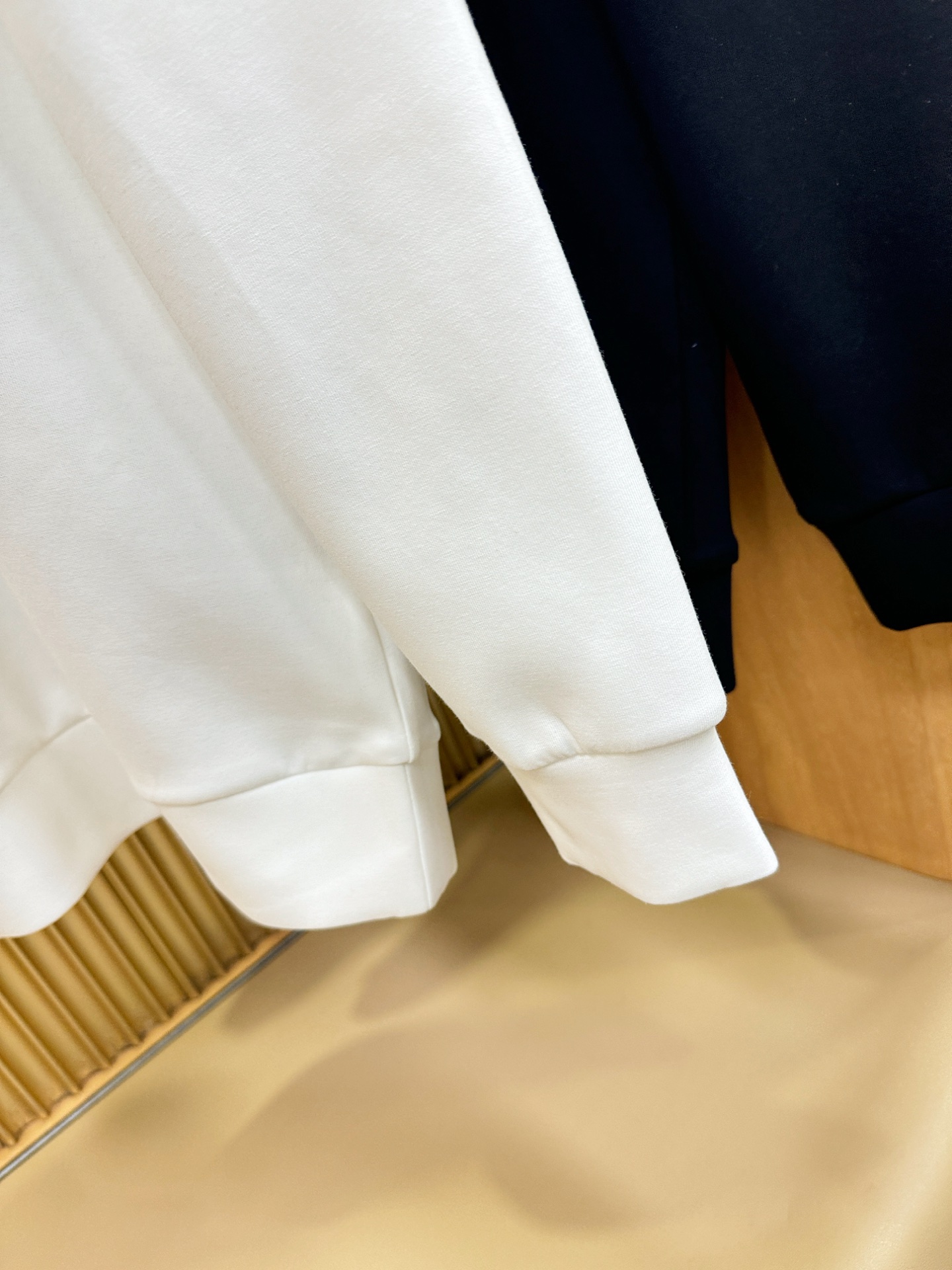 Dior迪奥 秋季新品 长袖卫衣，经典Logo设计，百搭款 官网同步发售 定制面料，柔软细腻，亲肤感极高