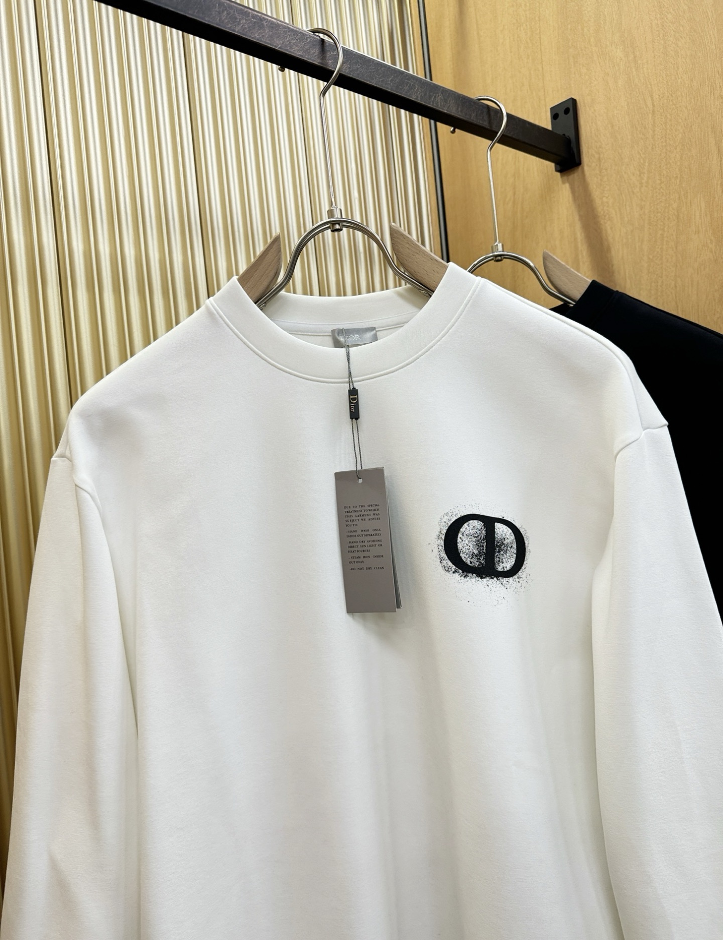 Dior迪奥 秋季新品 长袖卫衣，经典Logo设计，百搭款 官网同步发售 定制面料，柔软细腻，亲肤感极高