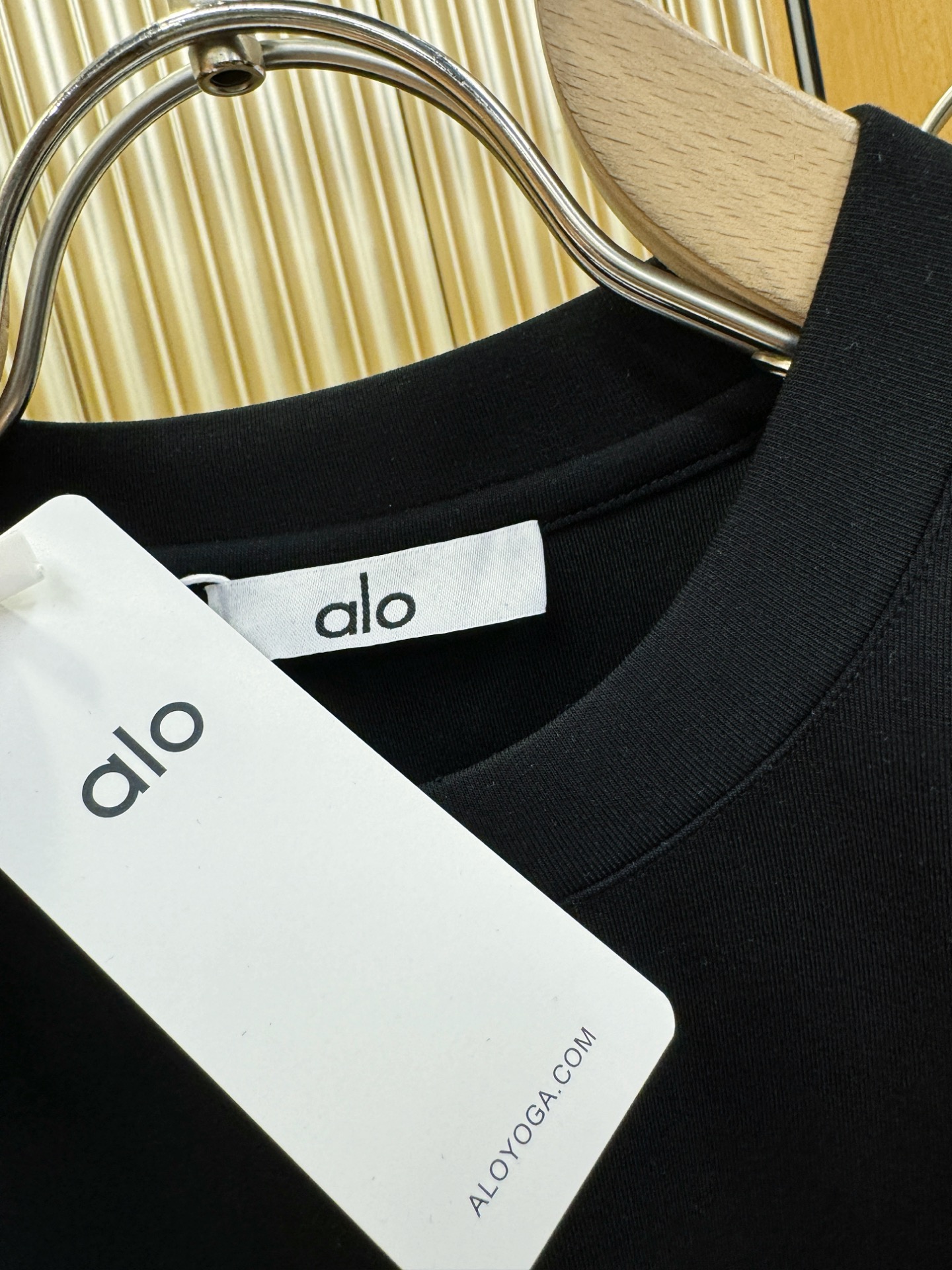 ALO 秋冬新品 短袖T恤，经典Logo设计，百搭款 官网同步发售 定制面料，柔软细腻 舒适透气，亲肤感