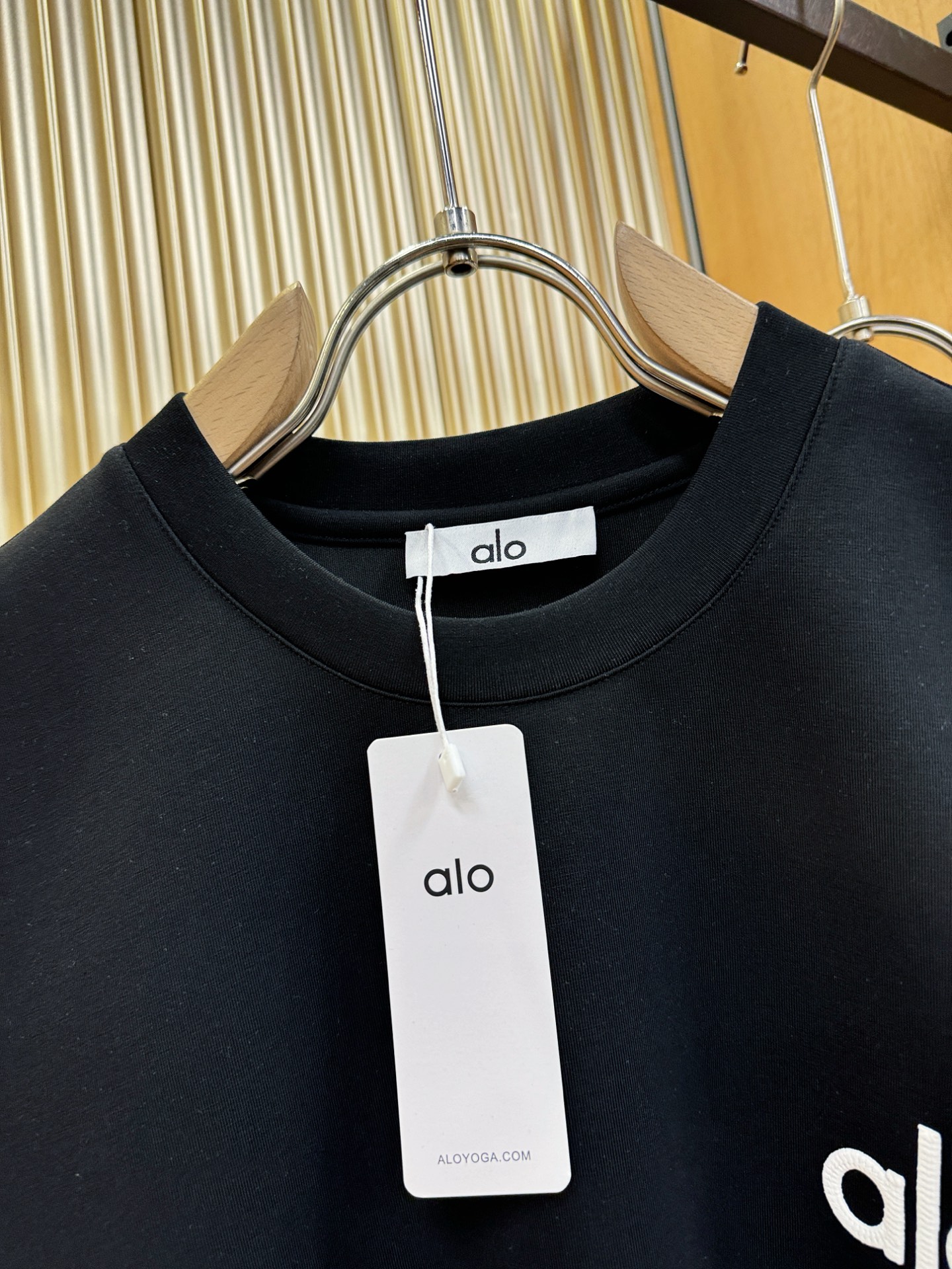 ALO 秋冬新品 短袖T恤，经典Logo设计，百搭款 官网同步发售 定制面料，柔软细腻 舒适透气，亲肤感