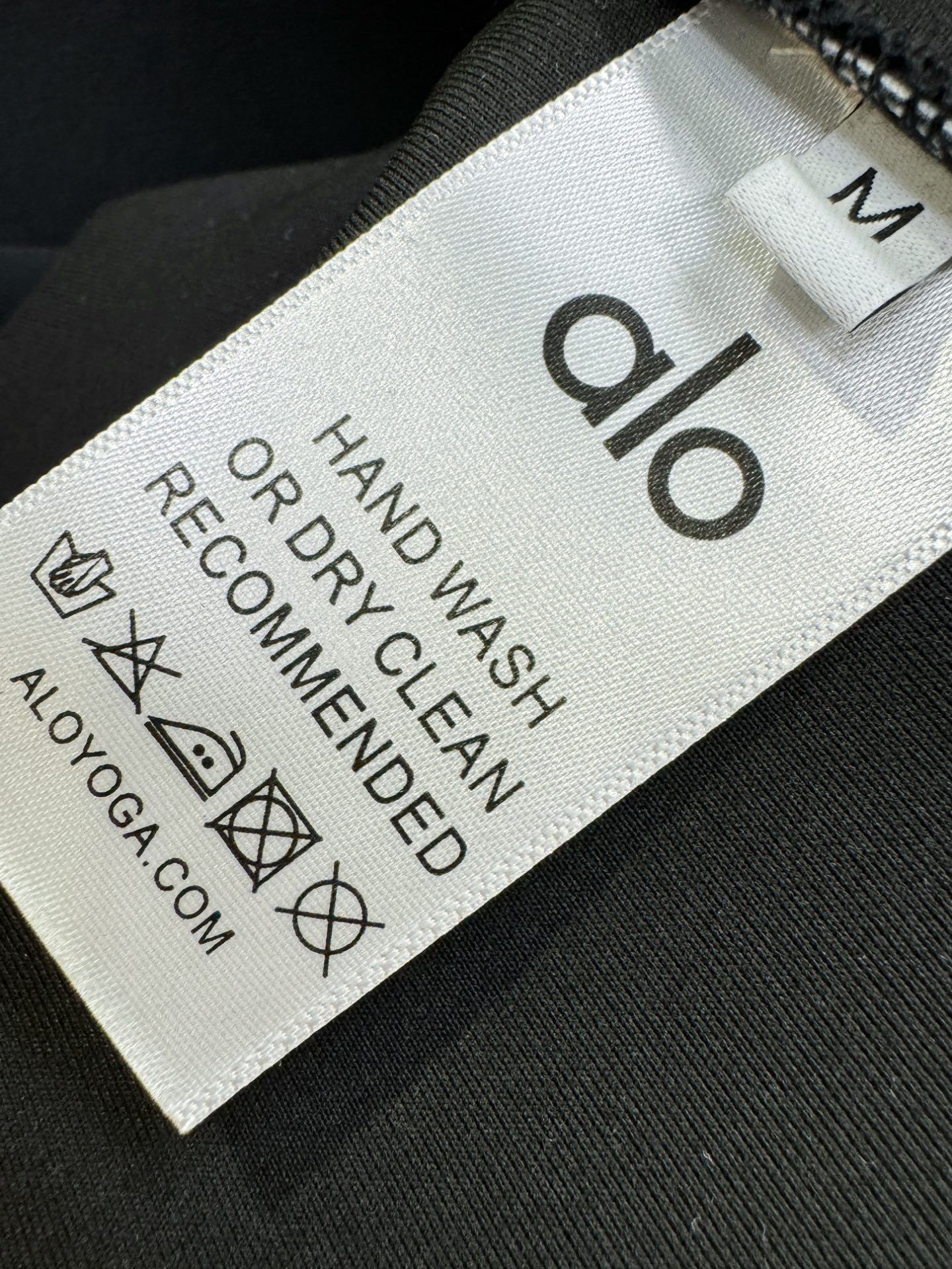 ALO 秋冬新品 短袖T恤，经典Logo设计，百搭款 官网同步发售 定制面料，柔软细腻 舒适透气，亲肤感