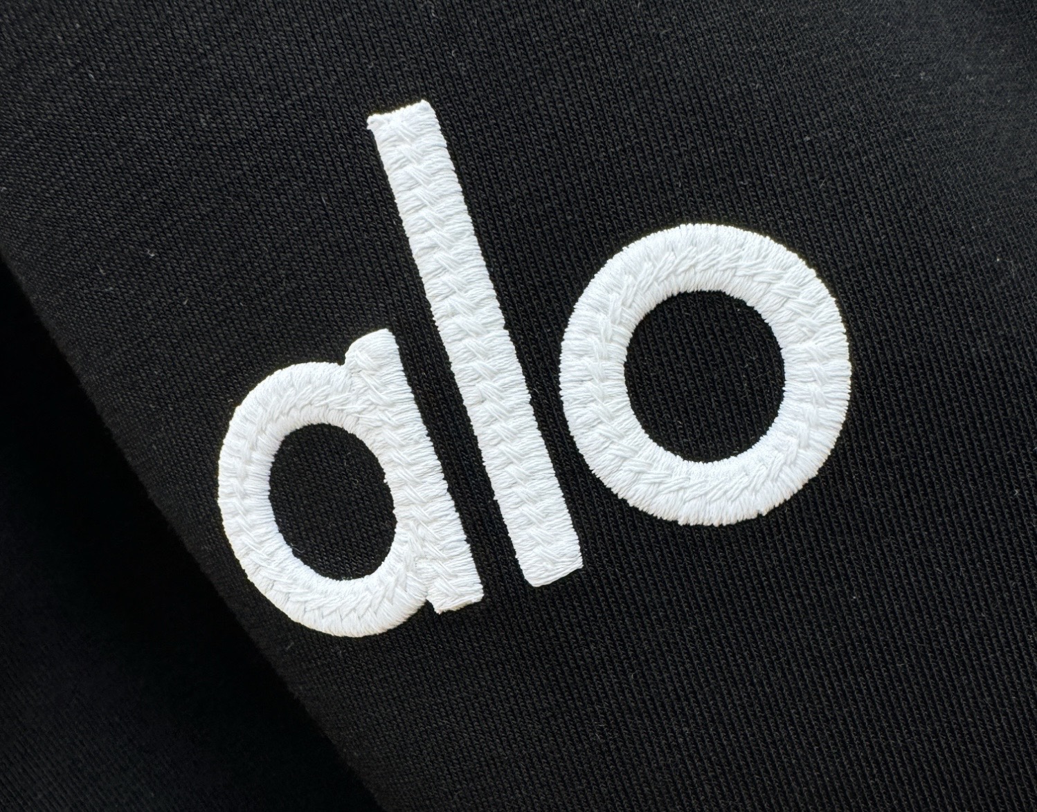 ALO 秋冬新品 短袖T恤，经典Logo设计，百搭款 官网同步发售 定制面料，柔软细腻 舒适透气，亲肤感