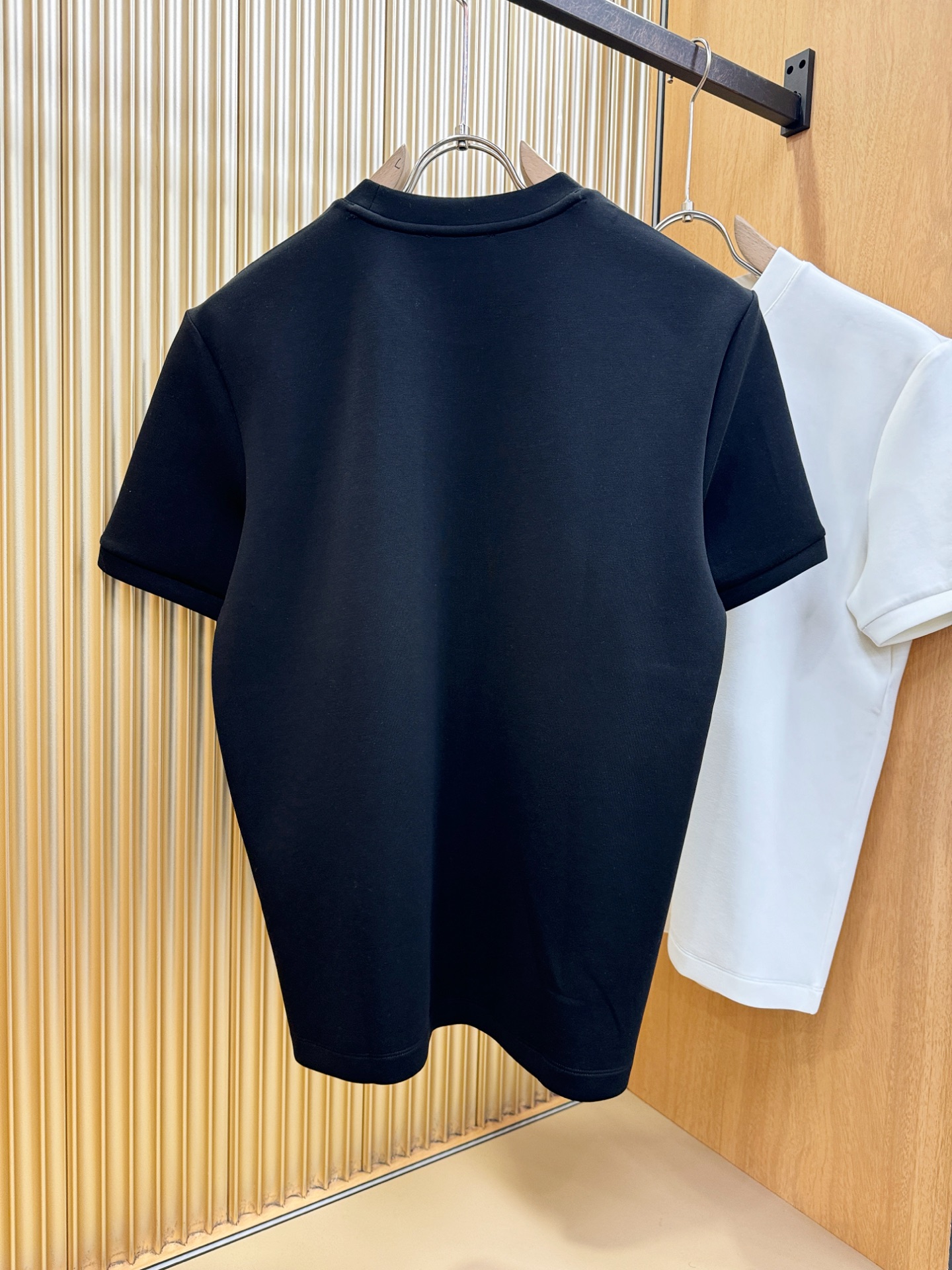 ALO 秋冬新品 短袖T恤，经典Logo设计，百搭款 官网同步发售 定制面料，柔软细腻 舒适透气，亲肤感