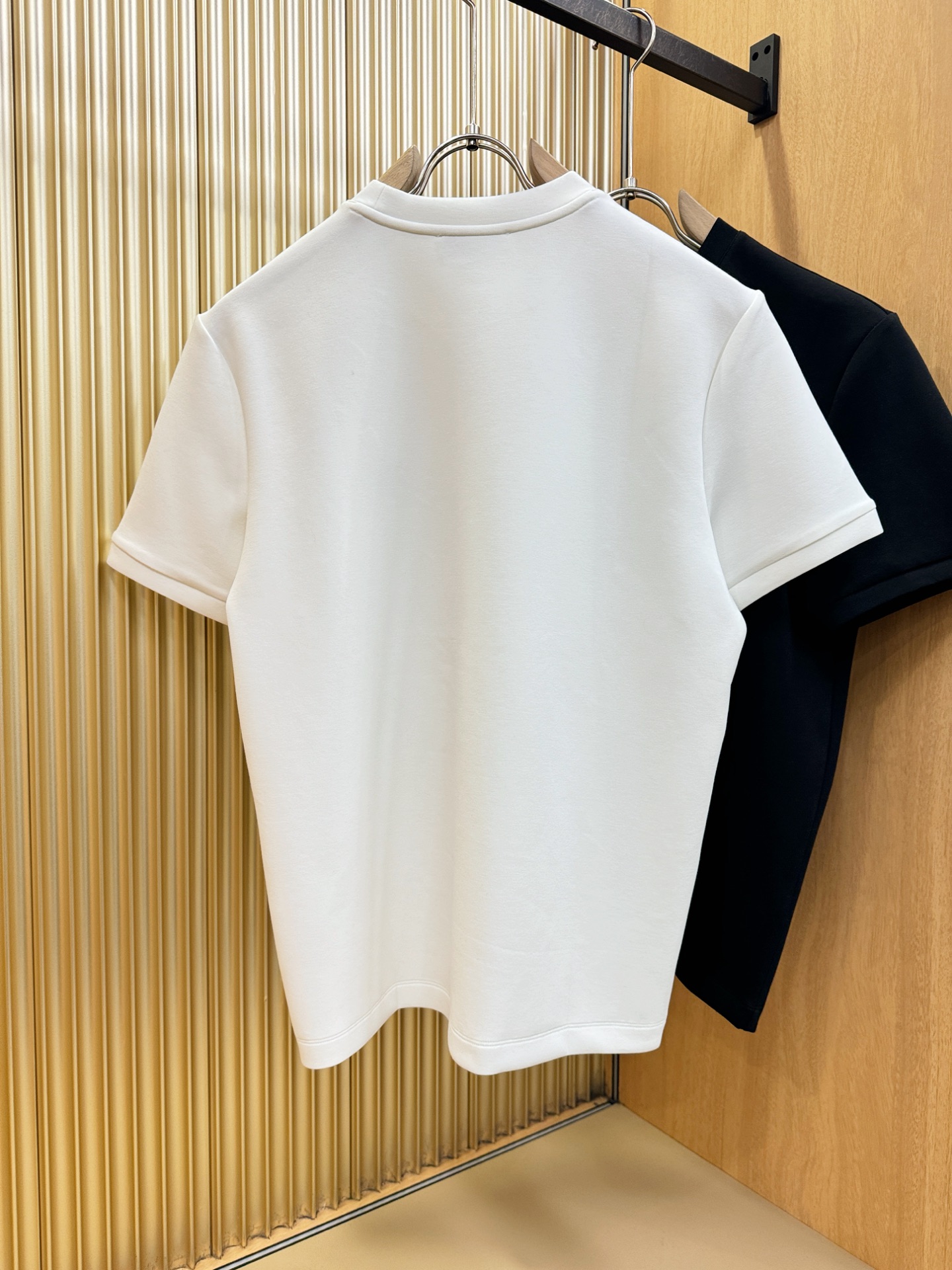 ALO 秋冬新品 短袖T恤，经典Logo设计，百搭款 官网同步发售 定制面料，柔软细腻 舒适透气，亲肤感