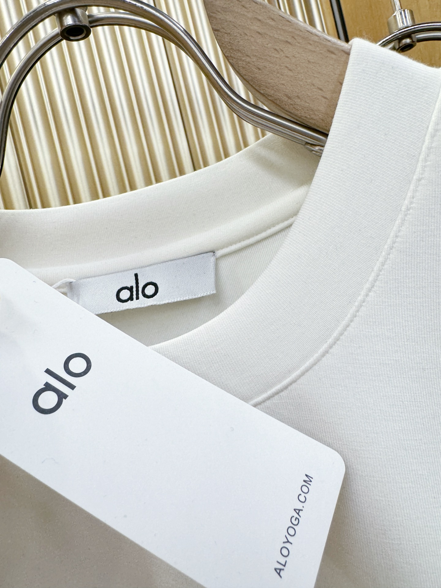 ALO 秋冬新品 短袖T恤，经典Logo设计，百搭款 官网同步发售 定制面料，柔软细腻 舒适透气，亲肤感