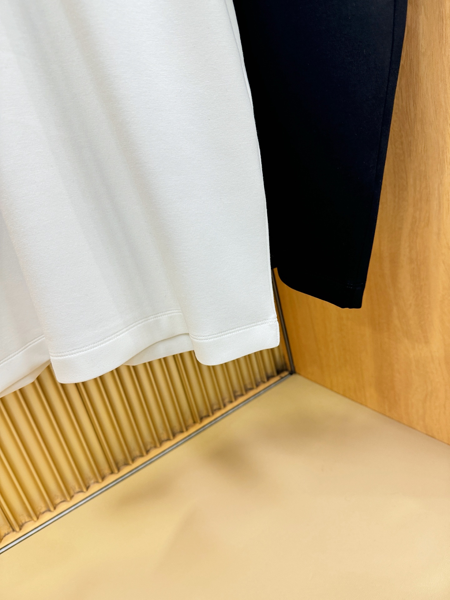 ALO 秋冬新品 短袖T恤，经典Logo设计，百搭款 官网同步发售 定制面料，柔软细腻 舒适透气，亲肤感