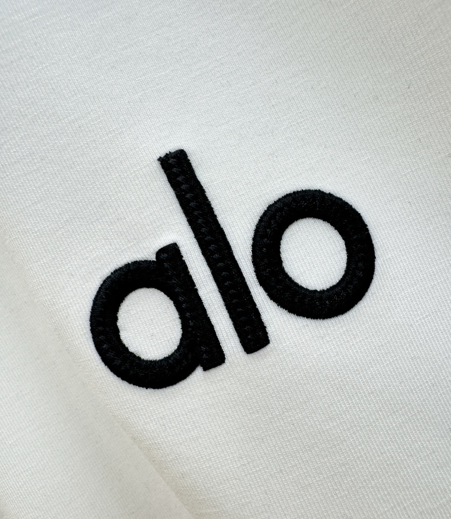 ALO 秋冬新品 短袖T恤，经典Logo设计，百搭款 官网同步发售 定制面料，柔软细腻 舒适透气，亲肤感