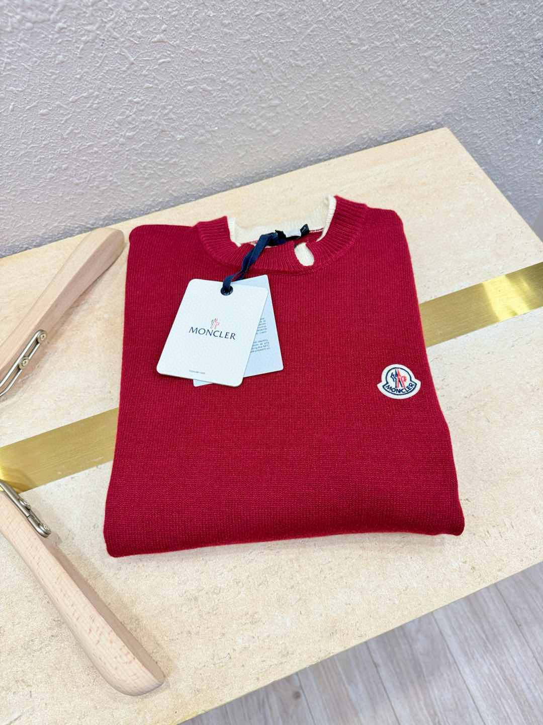 🎉🎉 [节日战衣] Moncler蒙口 爆款毛衣🎊🎊春节，节日战衣，本命年亲们必备神器。情侣必备款。精选