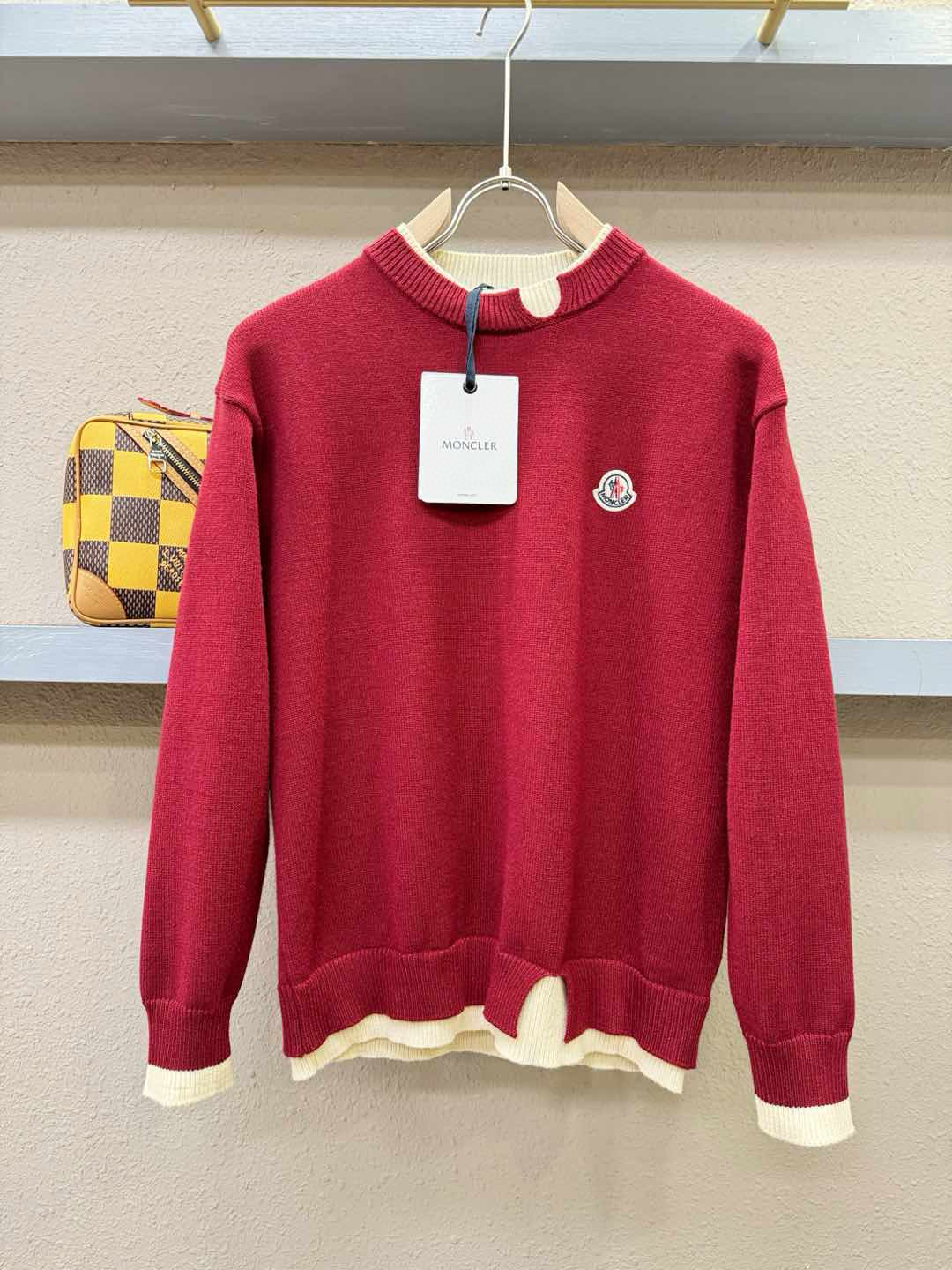 🎉🎉 [节日战衣] Moncler蒙口 爆款毛衣🎊🎊春节，节日战衣，本命年亲们必备神器。情侣必备款。精选