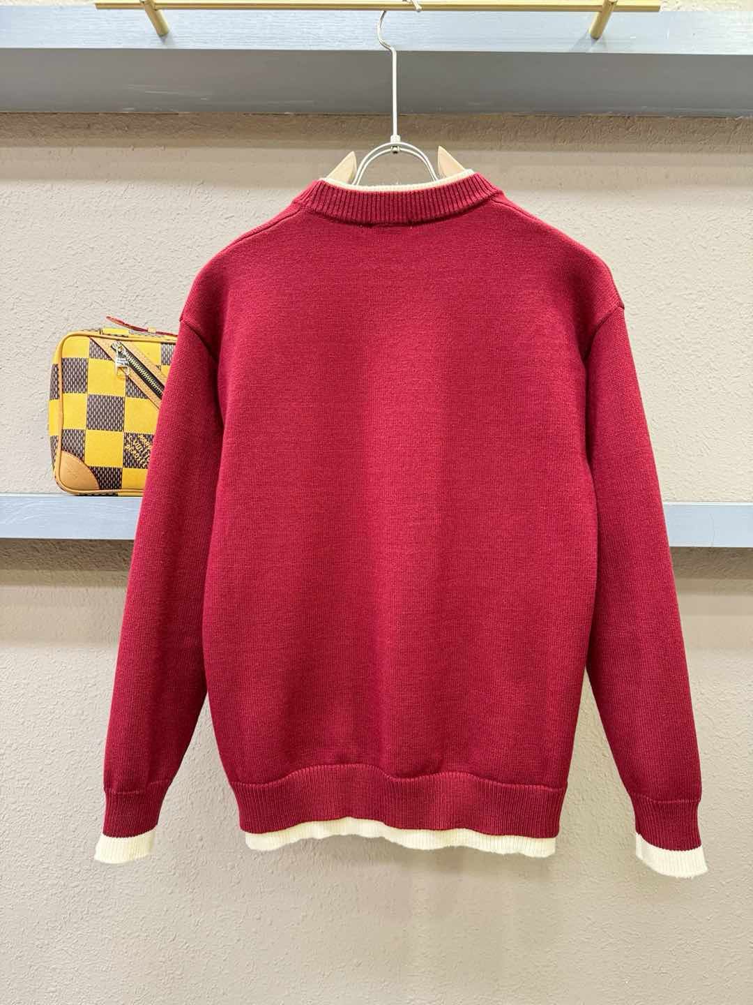 🎉🎉 [节日战衣] Moncler蒙口 爆款毛衣🎊🎊春节，节日战衣，本命年亲们必备神器。情侣必备款。精选