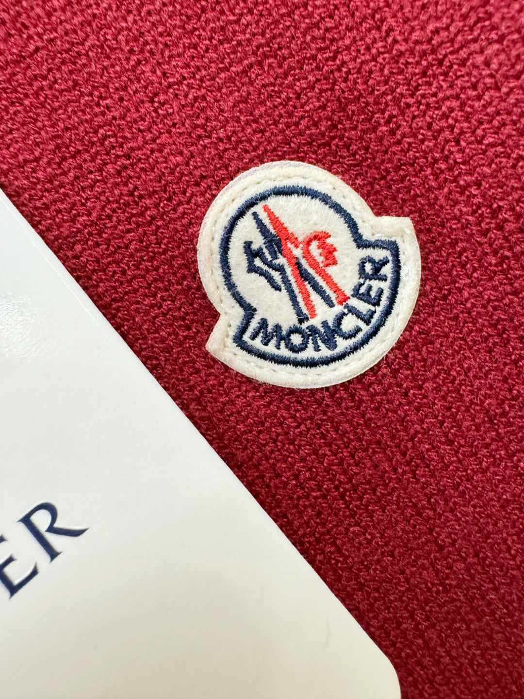 🎉🎉 [节日战衣] Moncler蒙口 爆款毛衣🎊🎊春节，节日战衣，本命年亲们必备神器。情侣必备款。精选