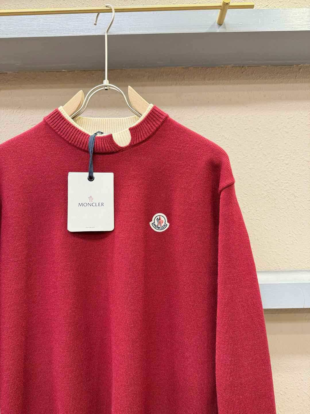 🎉🎉 [节日战衣] Moncler蒙口 爆款毛衣🎊🎊春节，节日战衣，本命年亲们必备神器。情侣必备款。精选
