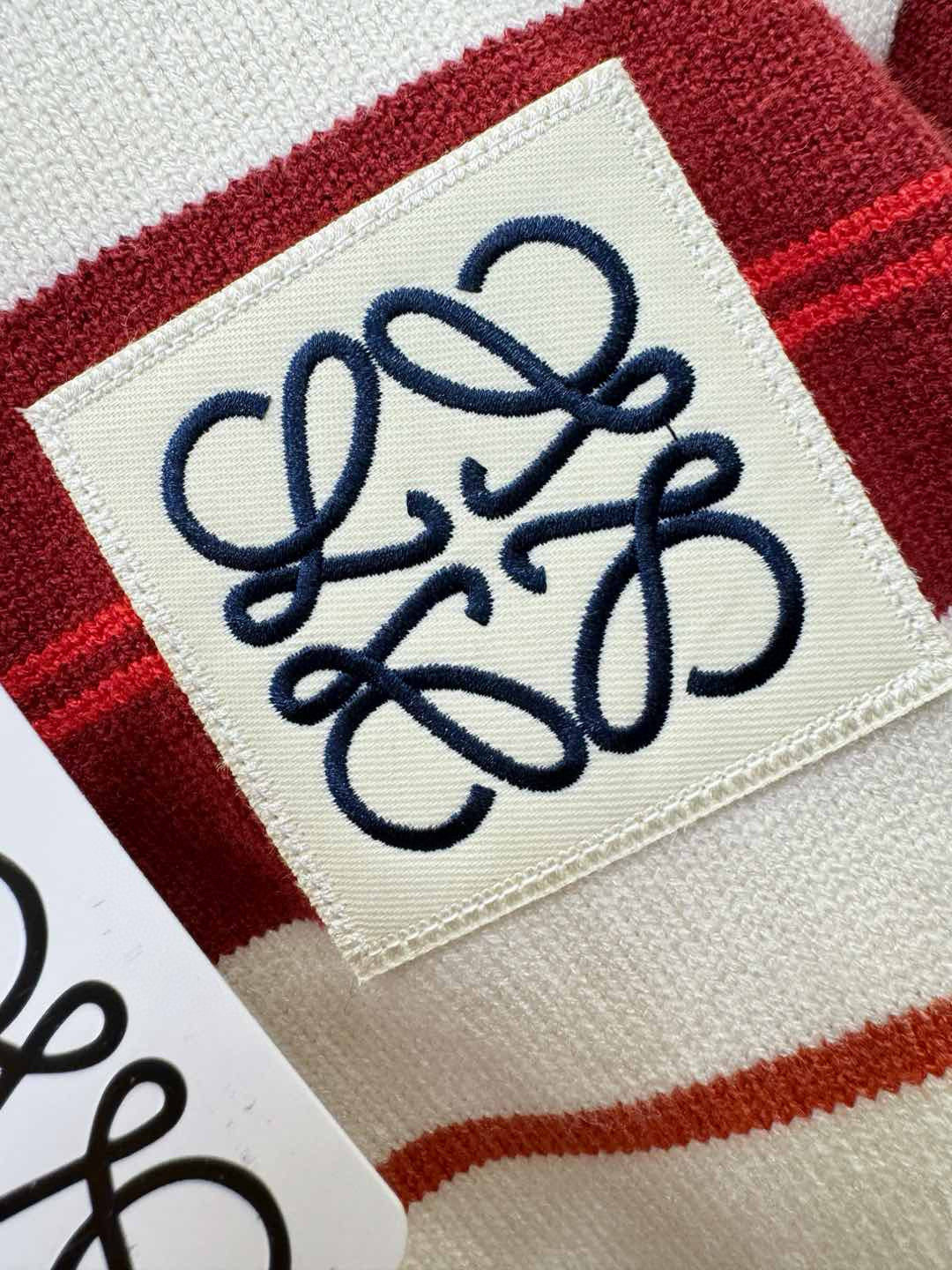 🎉🎉 [节日战衣] 罗意威 爆款毛衣🎊🎊元旦、春节，节日战衣，本命年亲们必备神器。情侣必备款。精选针织面