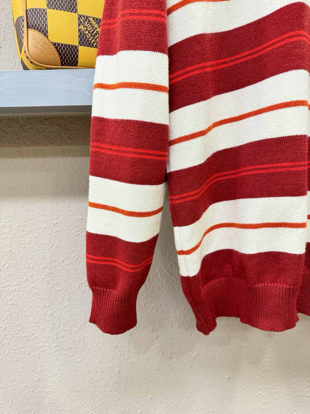 🎉🎉 [节日战衣] 罗意威 爆款毛衣🎊🎊元旦、春节，节日战衣，本命年亲们必备神器。情侣必备款。精选针织面