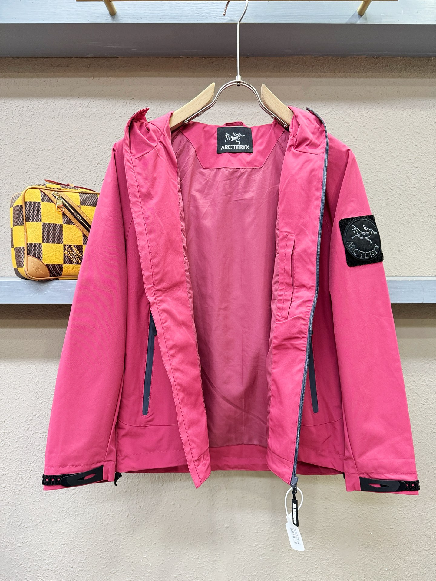 ARC‘TERYX/始祖鸟 2025秋冬新款夹克外套，原单狠货 意大利进口面料时尚夹克外套。欧洲专柜同步