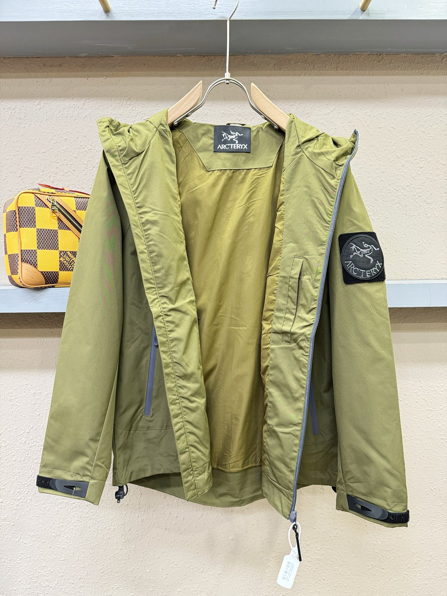 ARC‘TERYX/始祖鸟 2025秋冬新款夹克外套，原单狠货 意大利进口面料时尚夹克外套。欧洲专柜同步