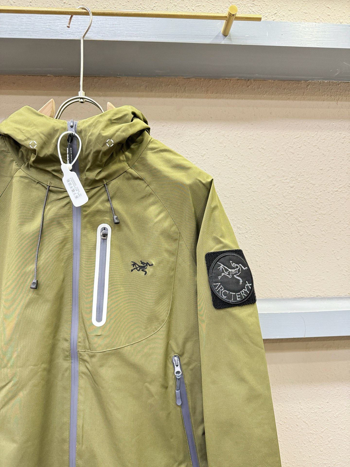 ARC‘TERYX/始祖鸟 2025秋冬新款夹克外套，原单狠货 意大利进口面料时尚夹克外套。欧洲专柜同步