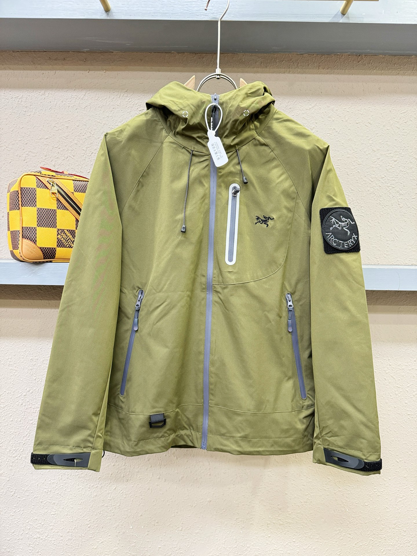 ARC‘TERYX/始祖鸟 2025秋冬新款夹克外套，原单狠货 意大利进口面料时尚夹克外套。欧洲专柜同步